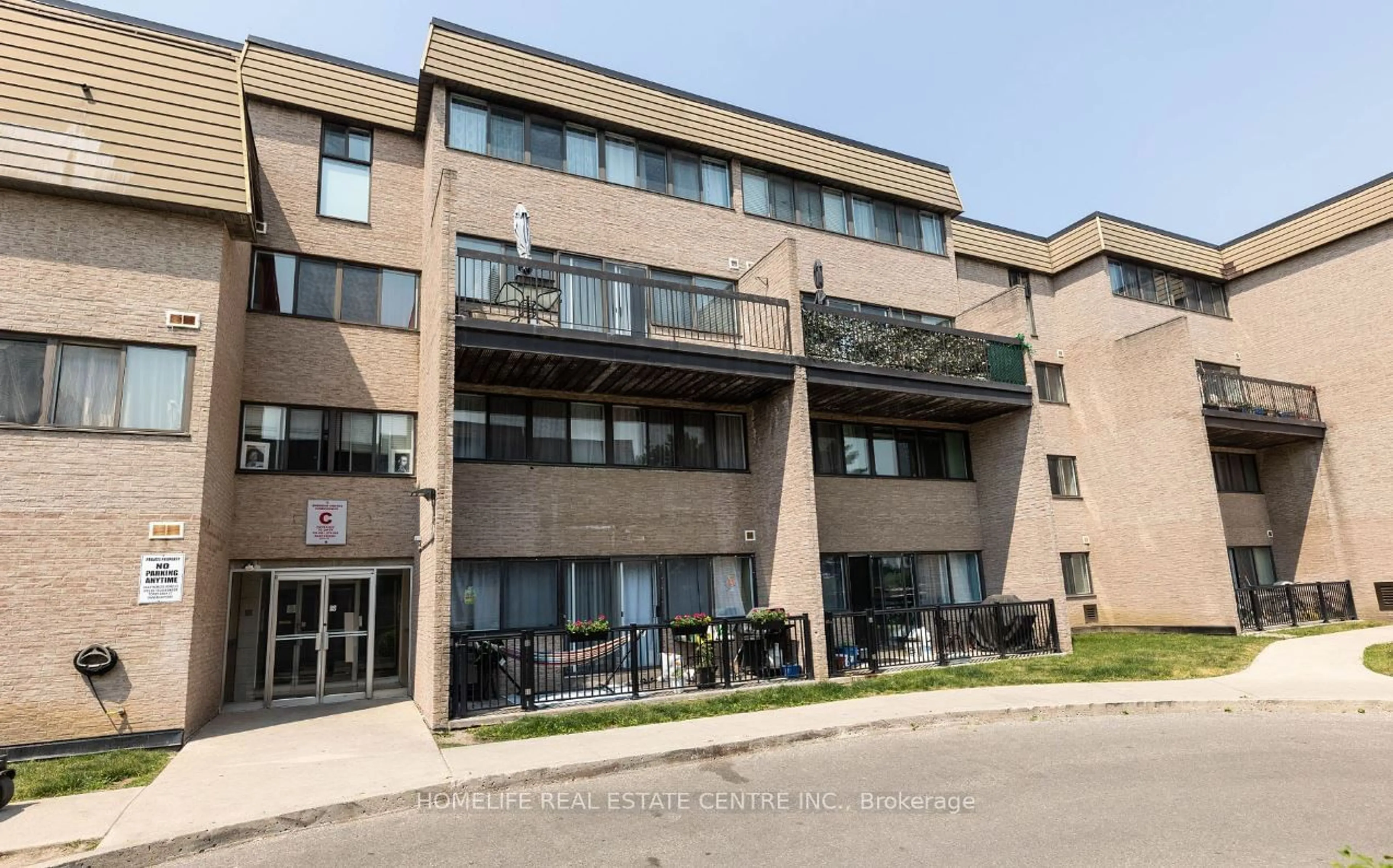 A pic from exterior of the house or condo for 2095 Roche Crt #275, Mississauga Ontario L5K 2C8