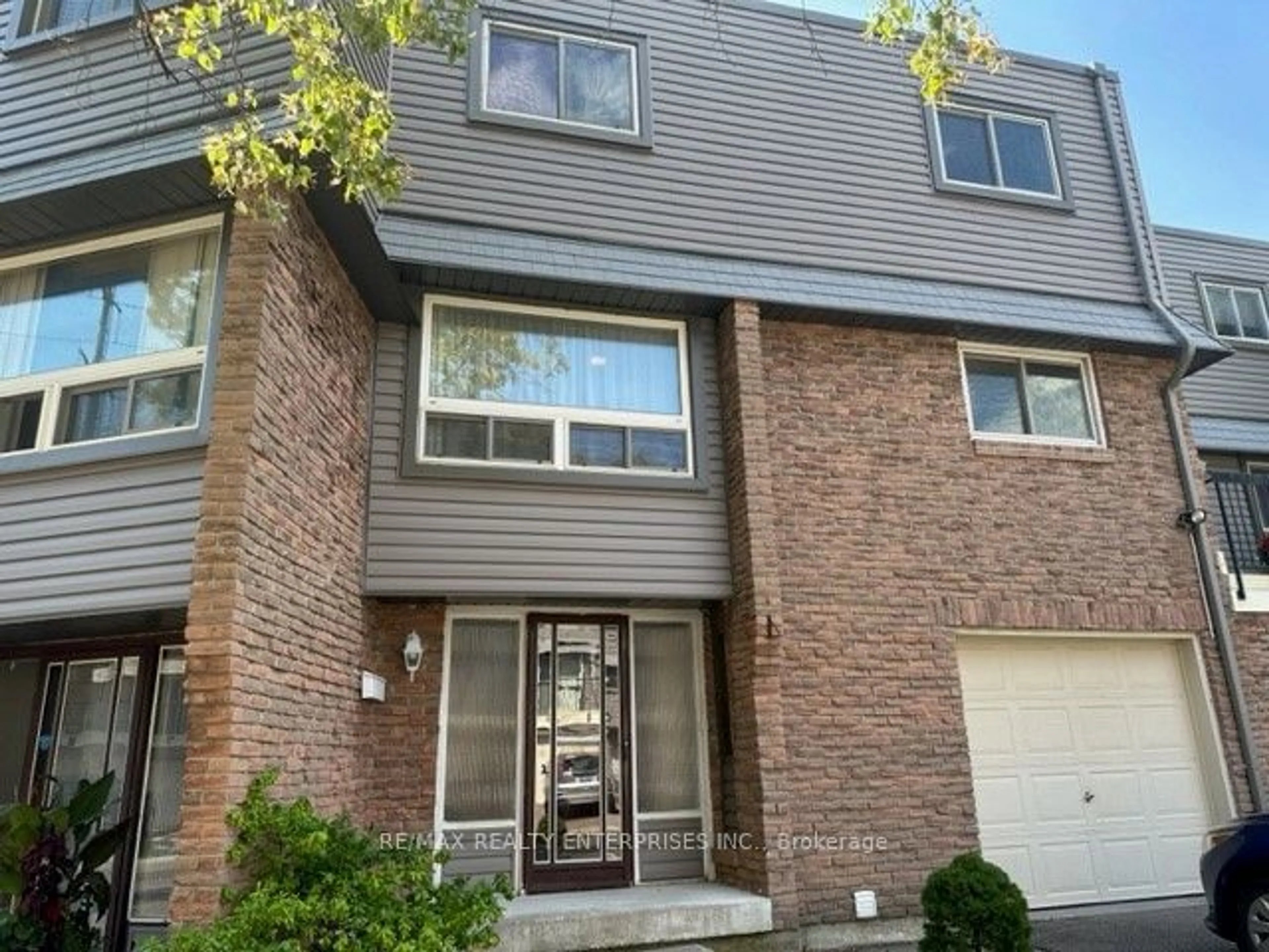 A pic from exterior of the house or condo for 2315 Bromsgrove Rd #136, Mississauga Ontario L5J 4A6