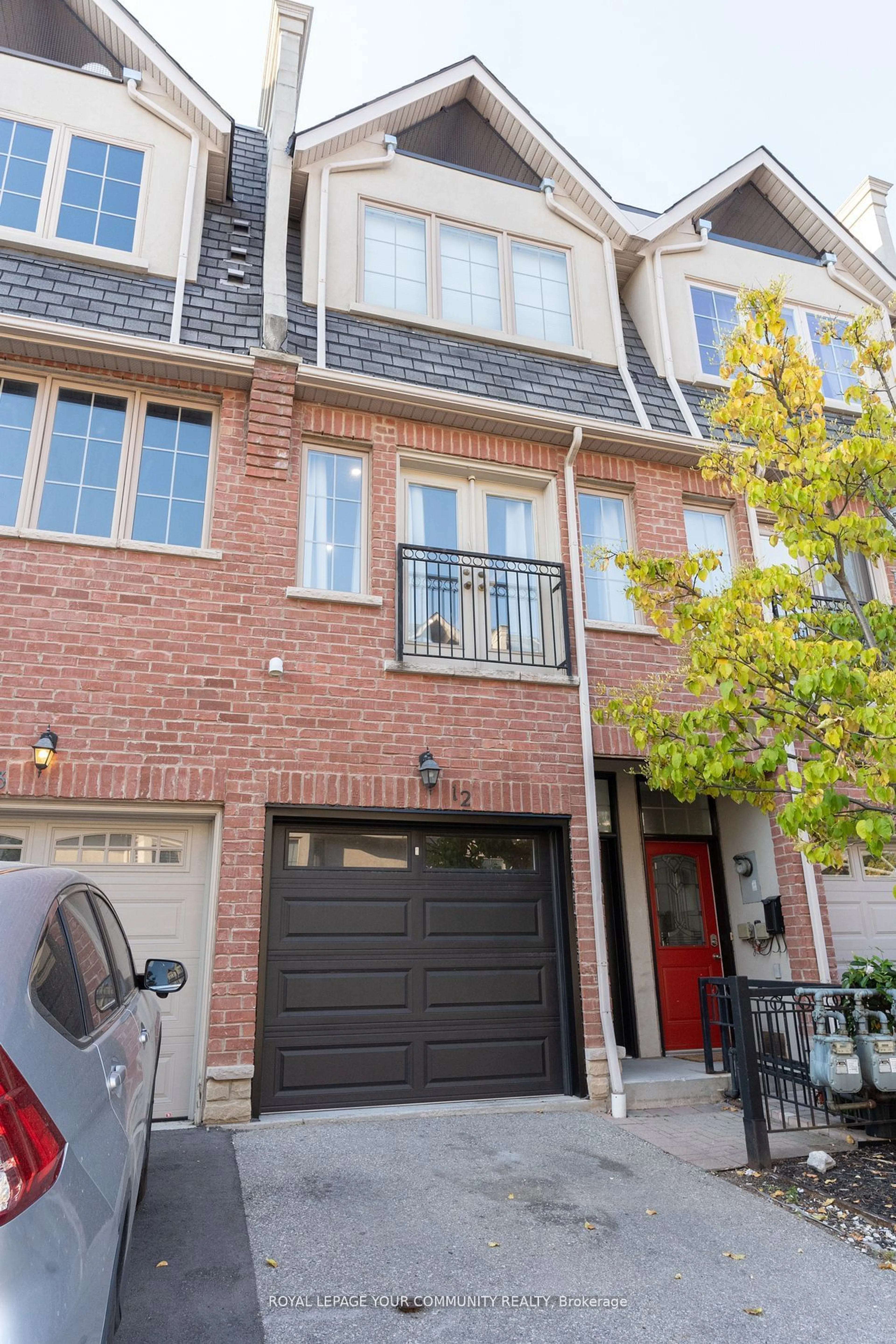 A pic from exterior of the house or condo for 96 Nelson St #12, Oakville Ontario L6L 3H8