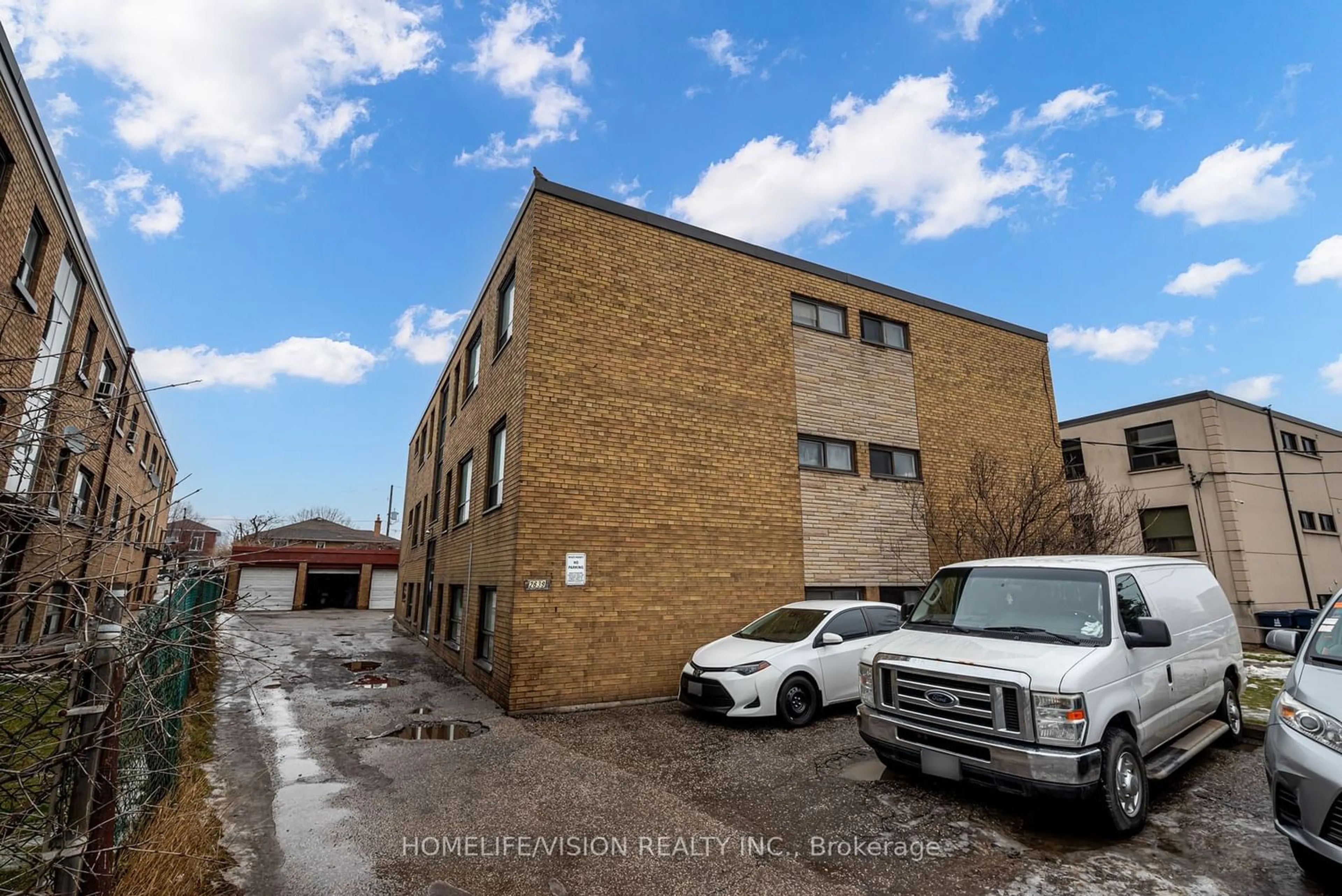 A pic from exterior of the house or condo for 2639 Keele St, Toronto Ontario M6L 2P2