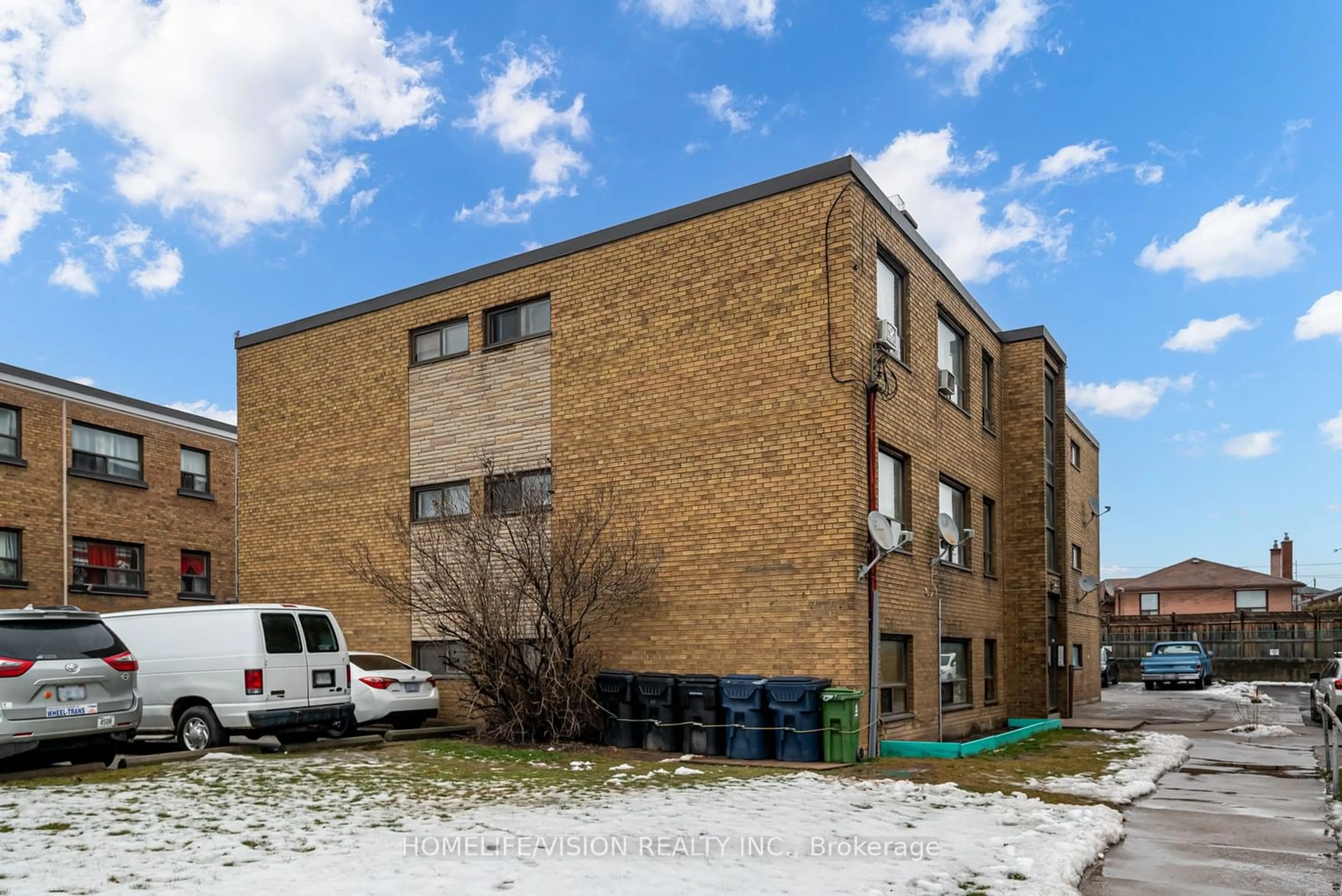 A pic from exterior of the house or condo for 2639 Keele St, Toronto Ontario M6L 2P2