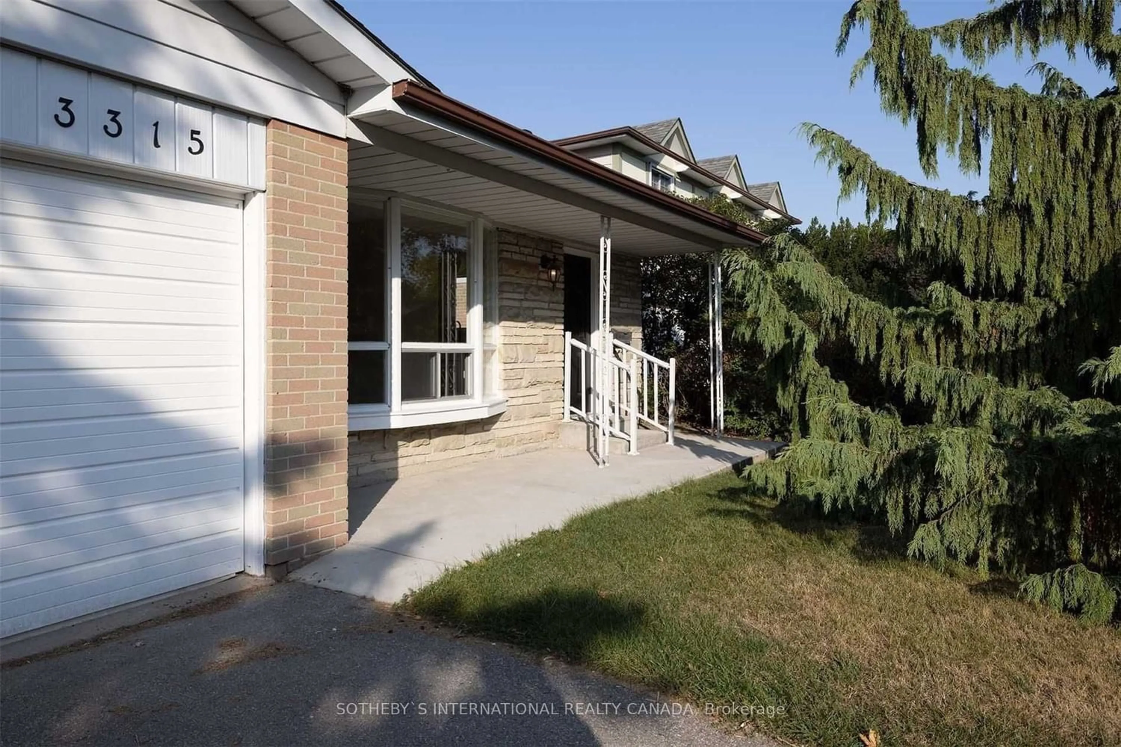 Frontside or backside of a home, the street view for 3315 Nadine Cres, Mississauga Ontario L5A 3L4