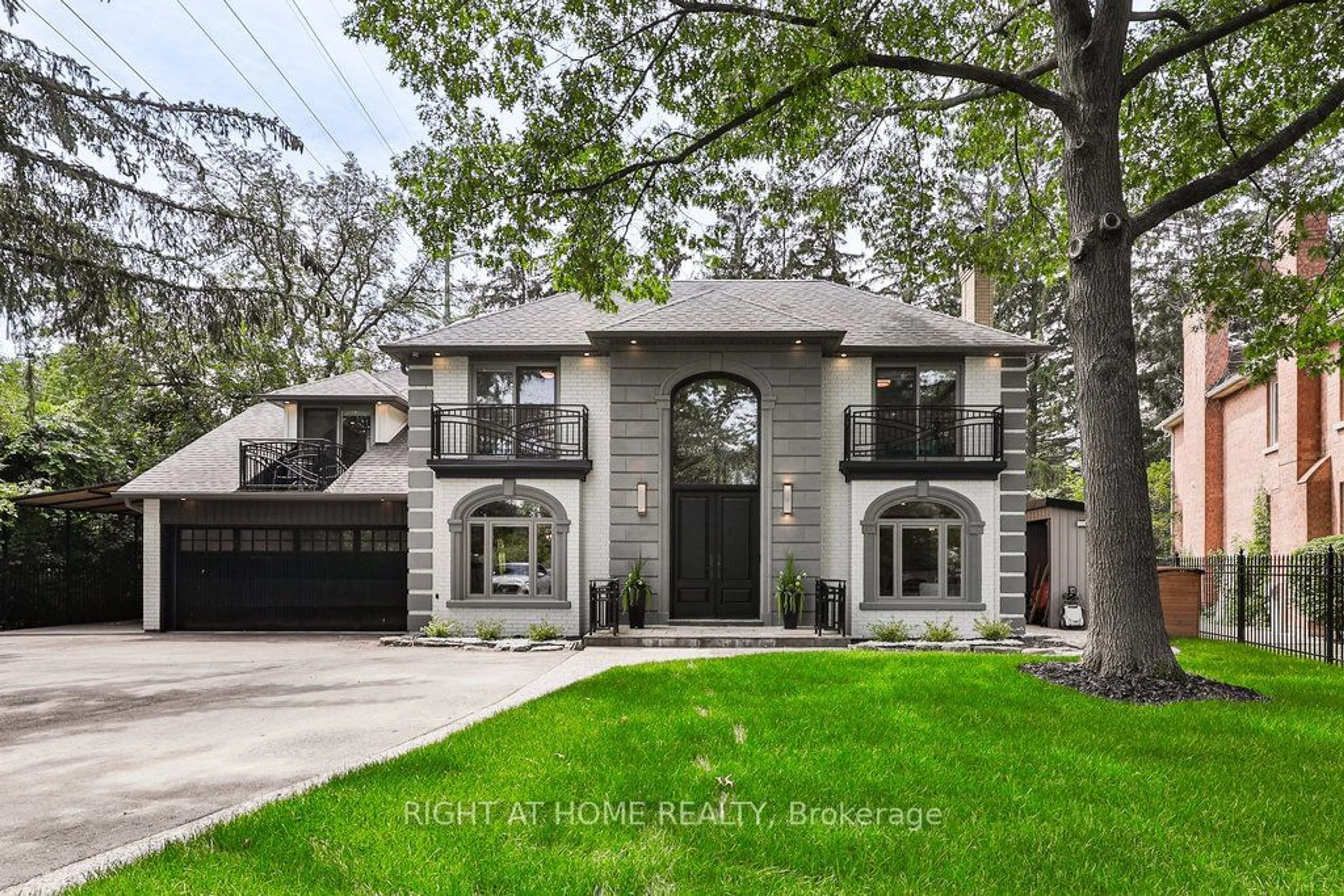Home with brick exterior material for 1420 Lorne Park Rd, Mississauga Ontario L5H 3B3