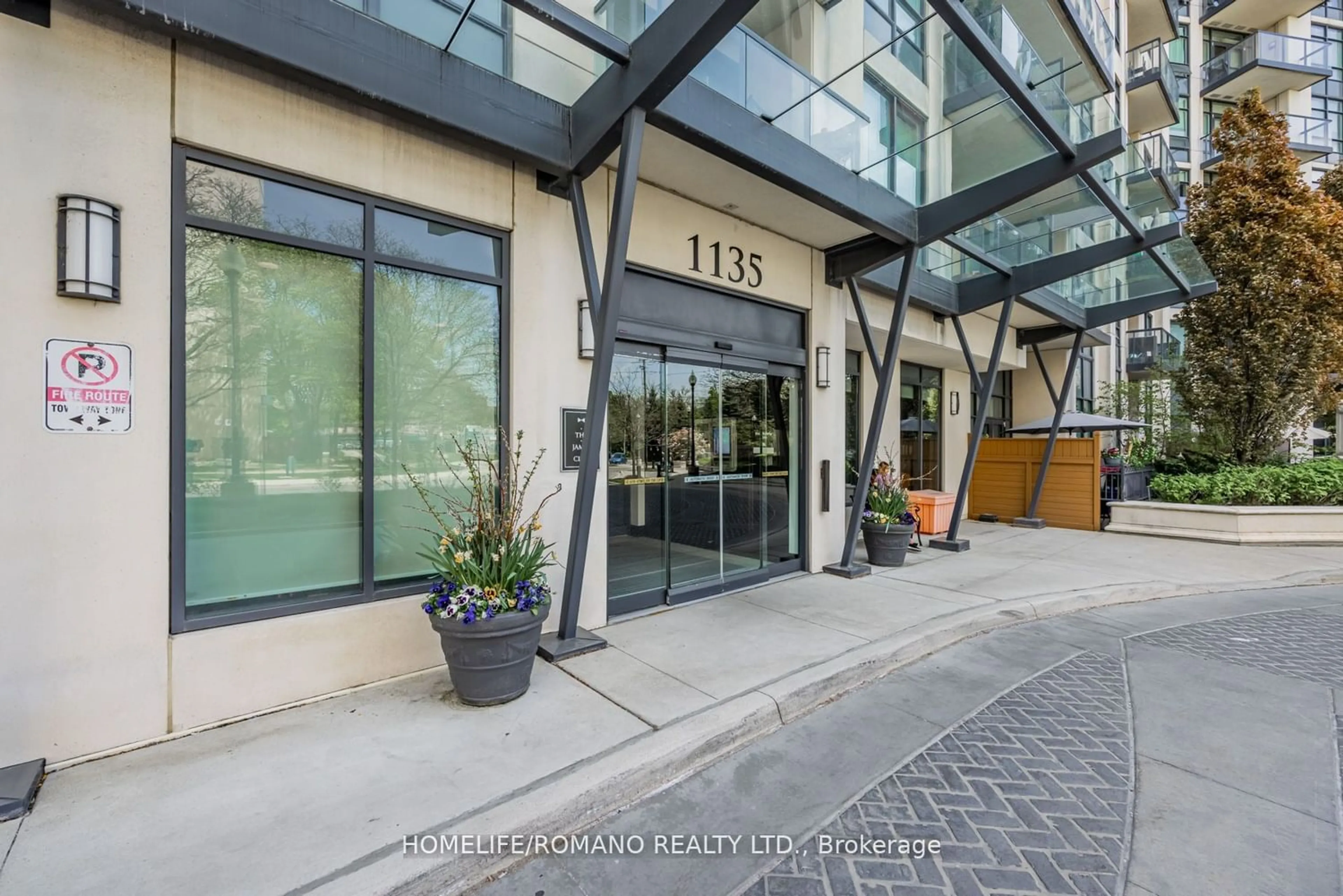Indoor foyer for 1135 Royal York Rd #1102, Toronto Ontario M9A 0C3