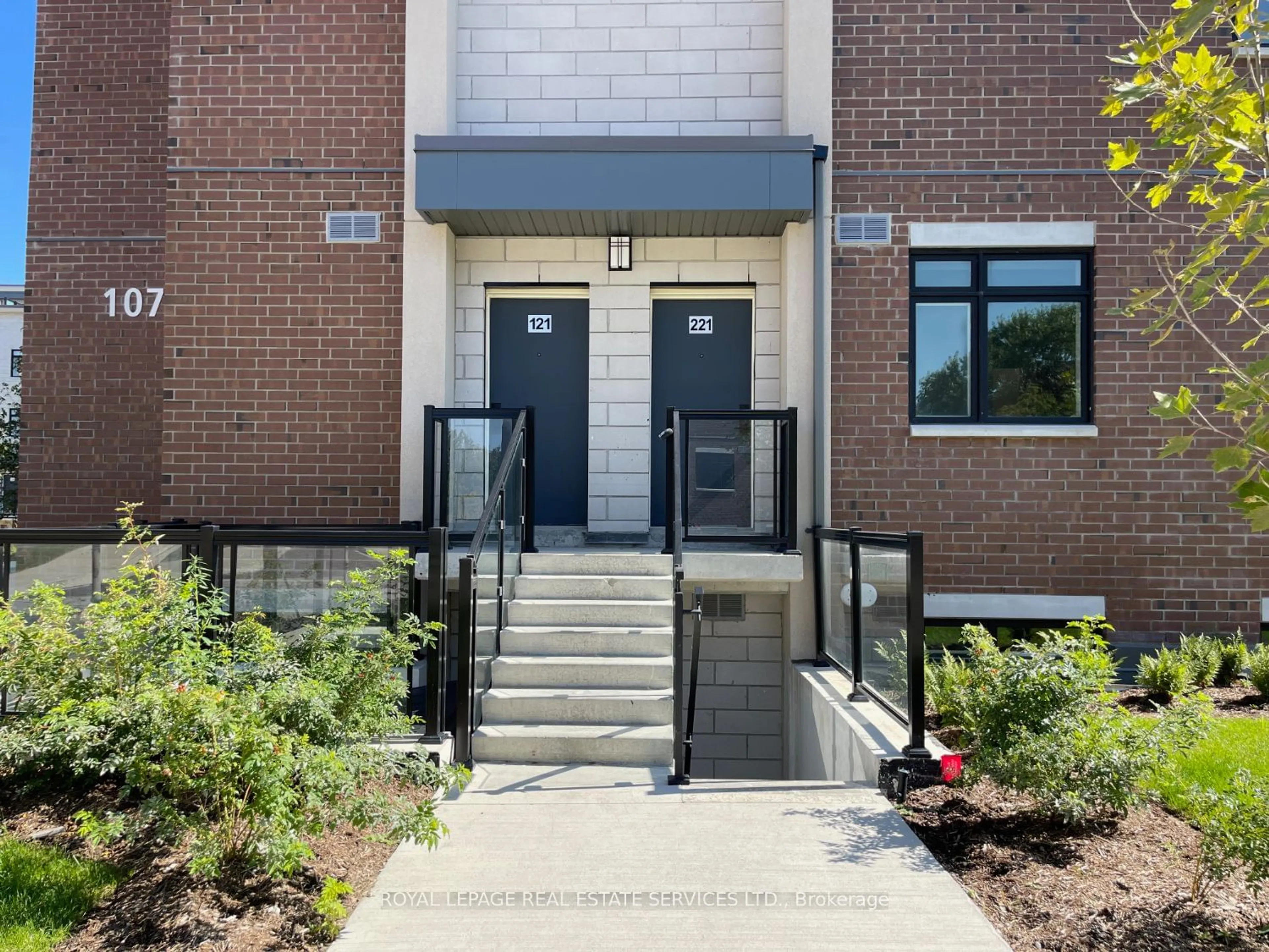 Home with brick exterior material for 1070 Douglas Mccurdy Cmn #221, Mississauga Ontario L5G 0C6