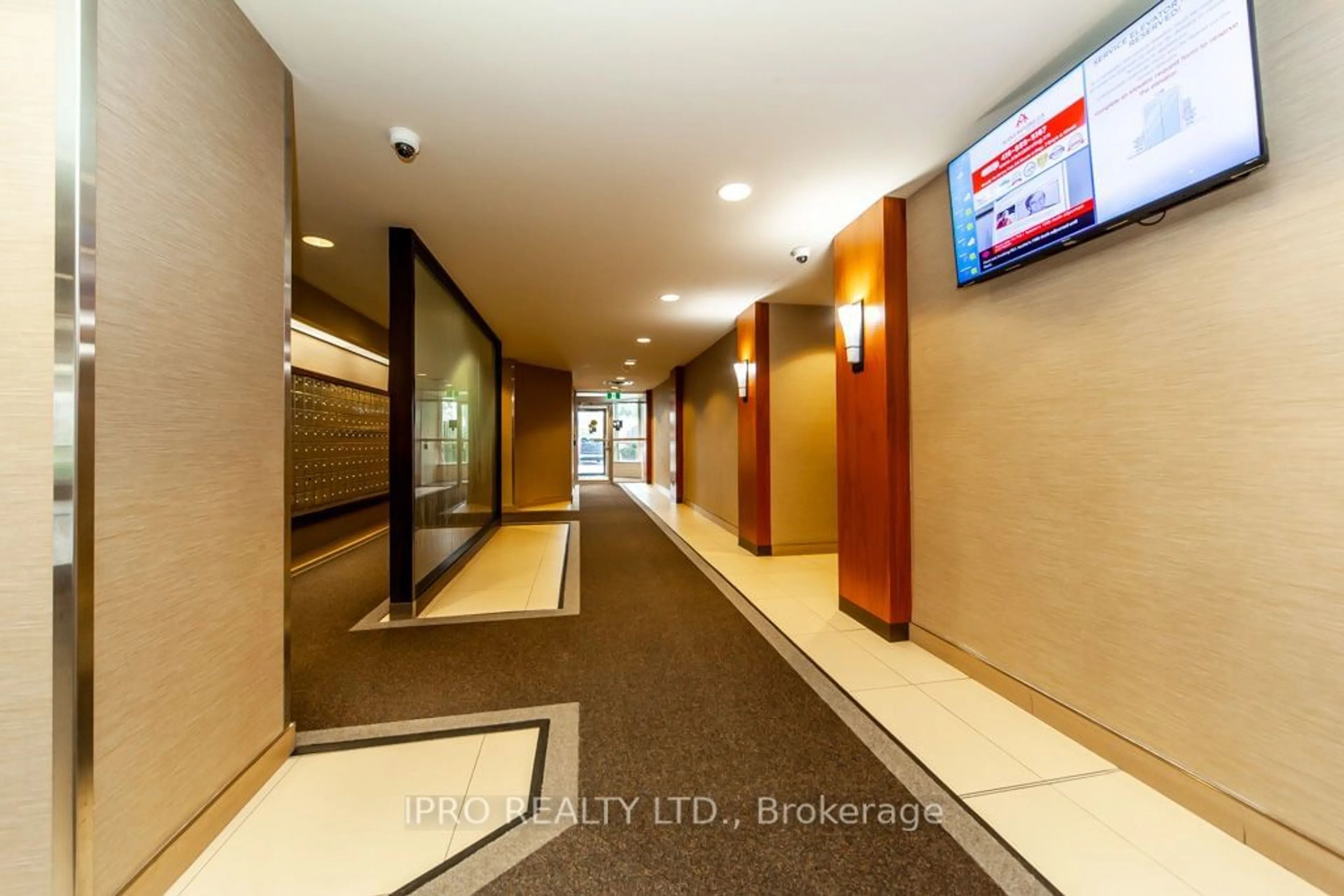 Indoor foyer for 1276 Maple Crossing Blvd #607, Burlington Ontario L7S 2J9