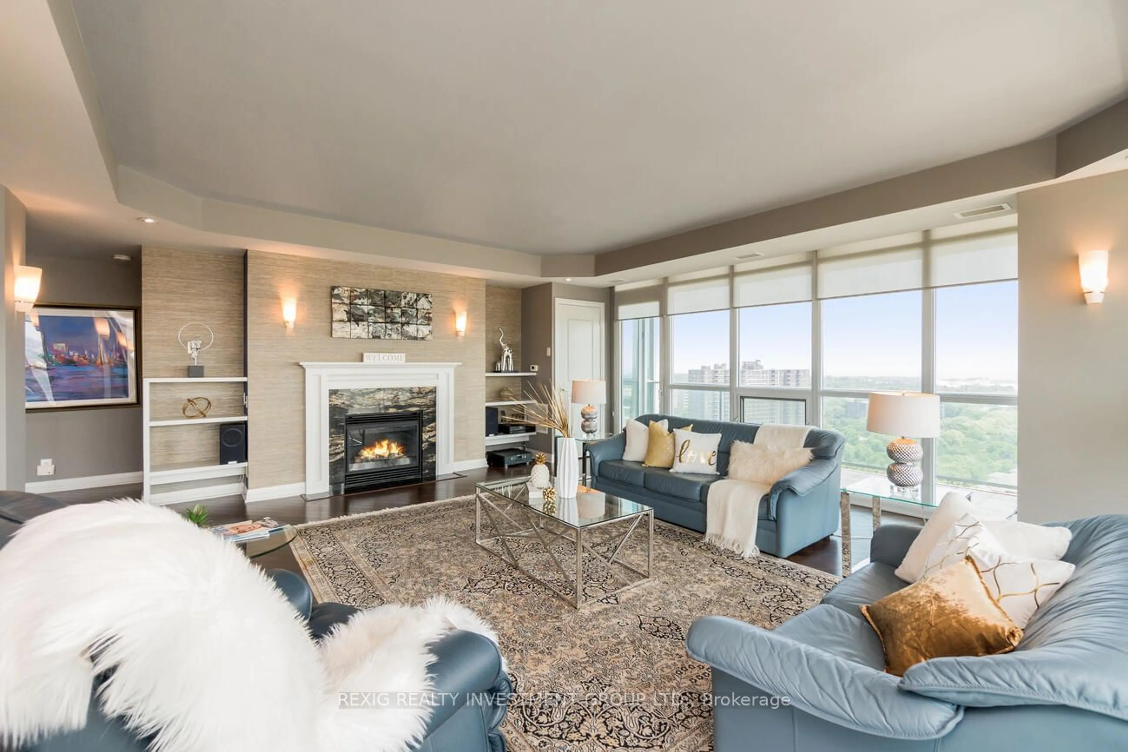 Living room for 1055 Southdown Rd #Ph10, Mississauga Ontario L5J 0A3