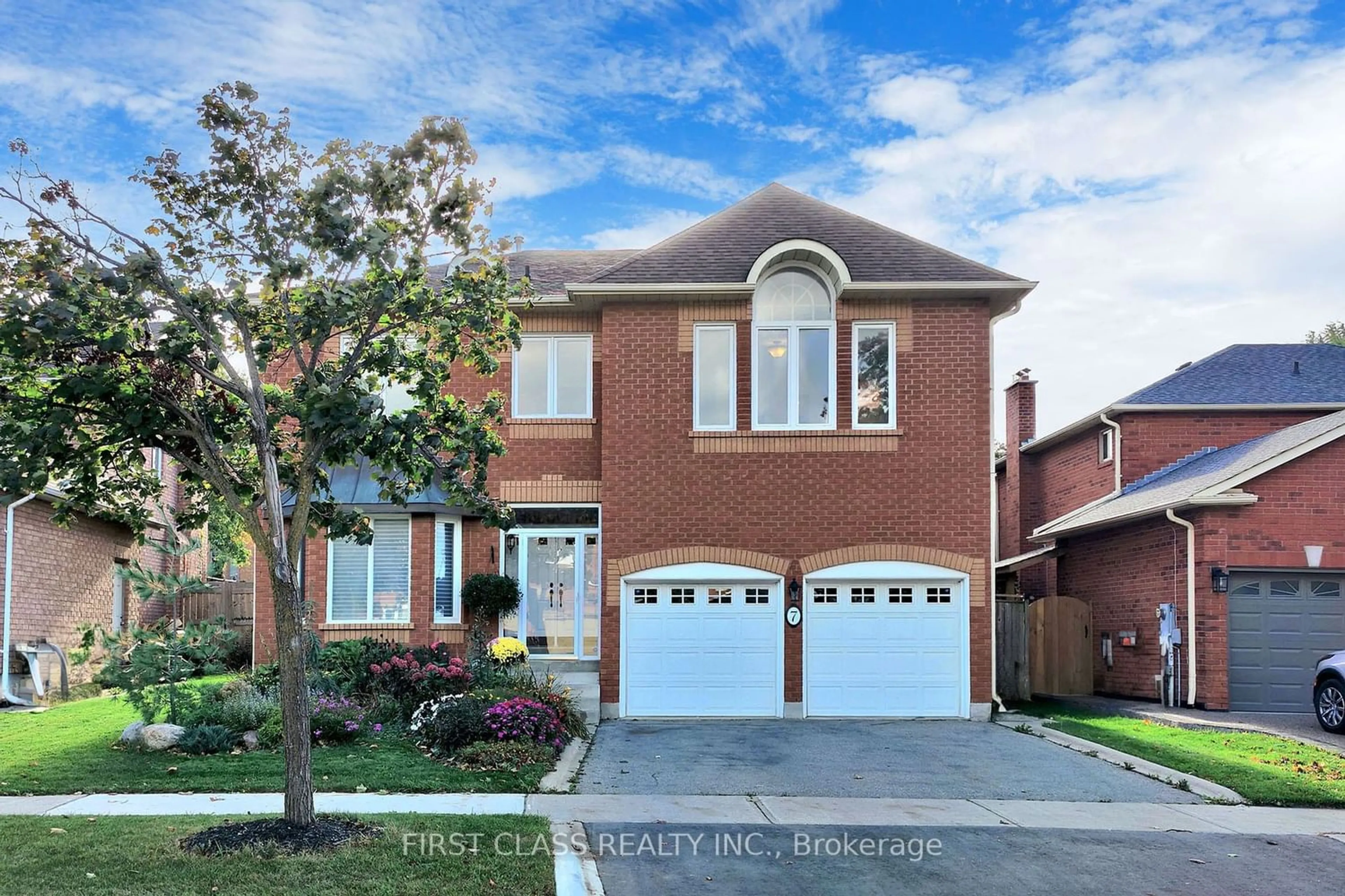 Home with brick exterior material for 7 Kenpark Ave, Brampton Ontario L6Z 3P4
