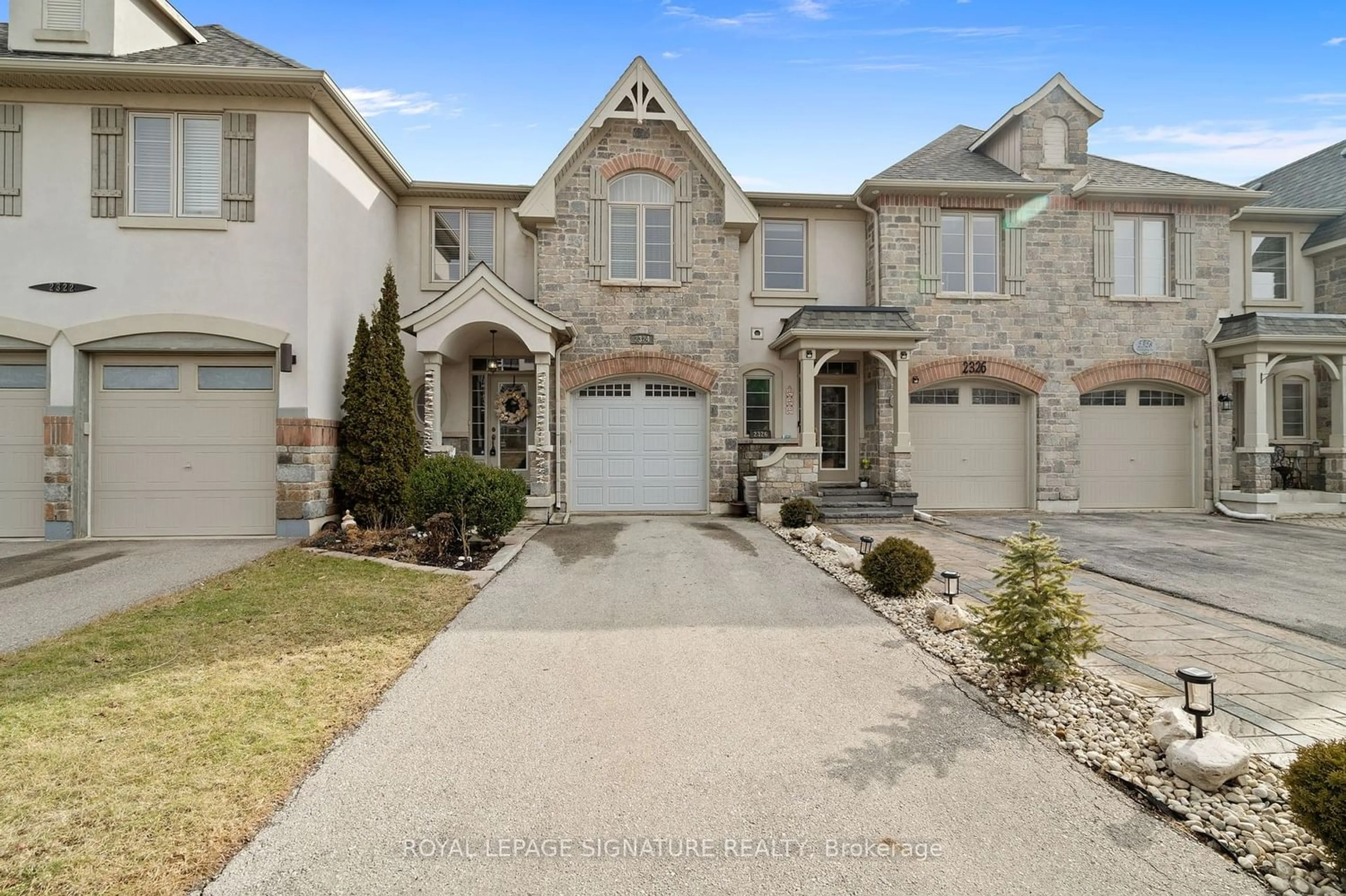 A pic from exterior of the house or condo for 2324 Whistling Springs Cres, Oakville Ontario L6M 0C3