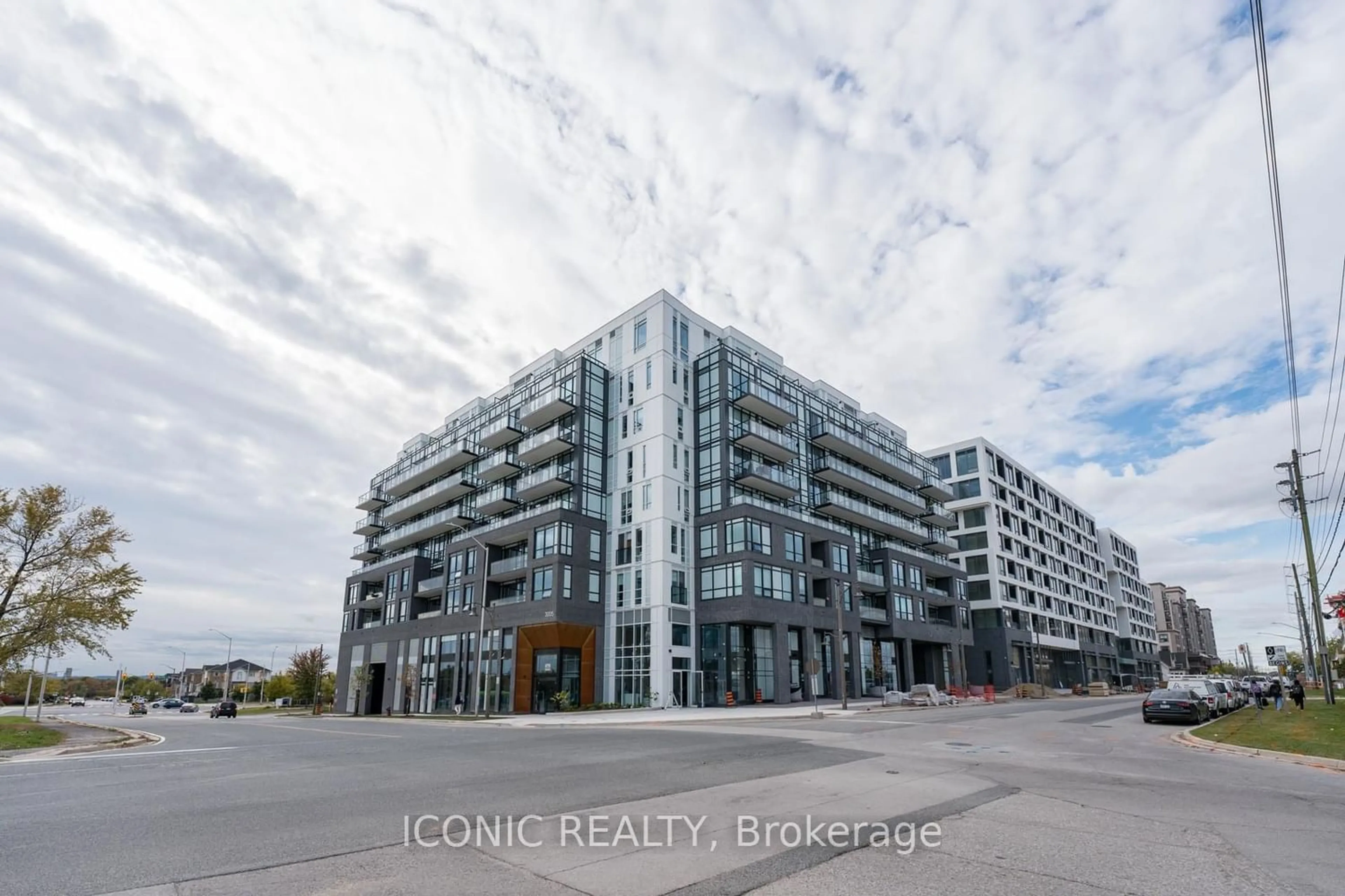A pic from exterior of the house or condo for 3005 Pine Glen Rd #704, Oakville Ontario L6M 5P5