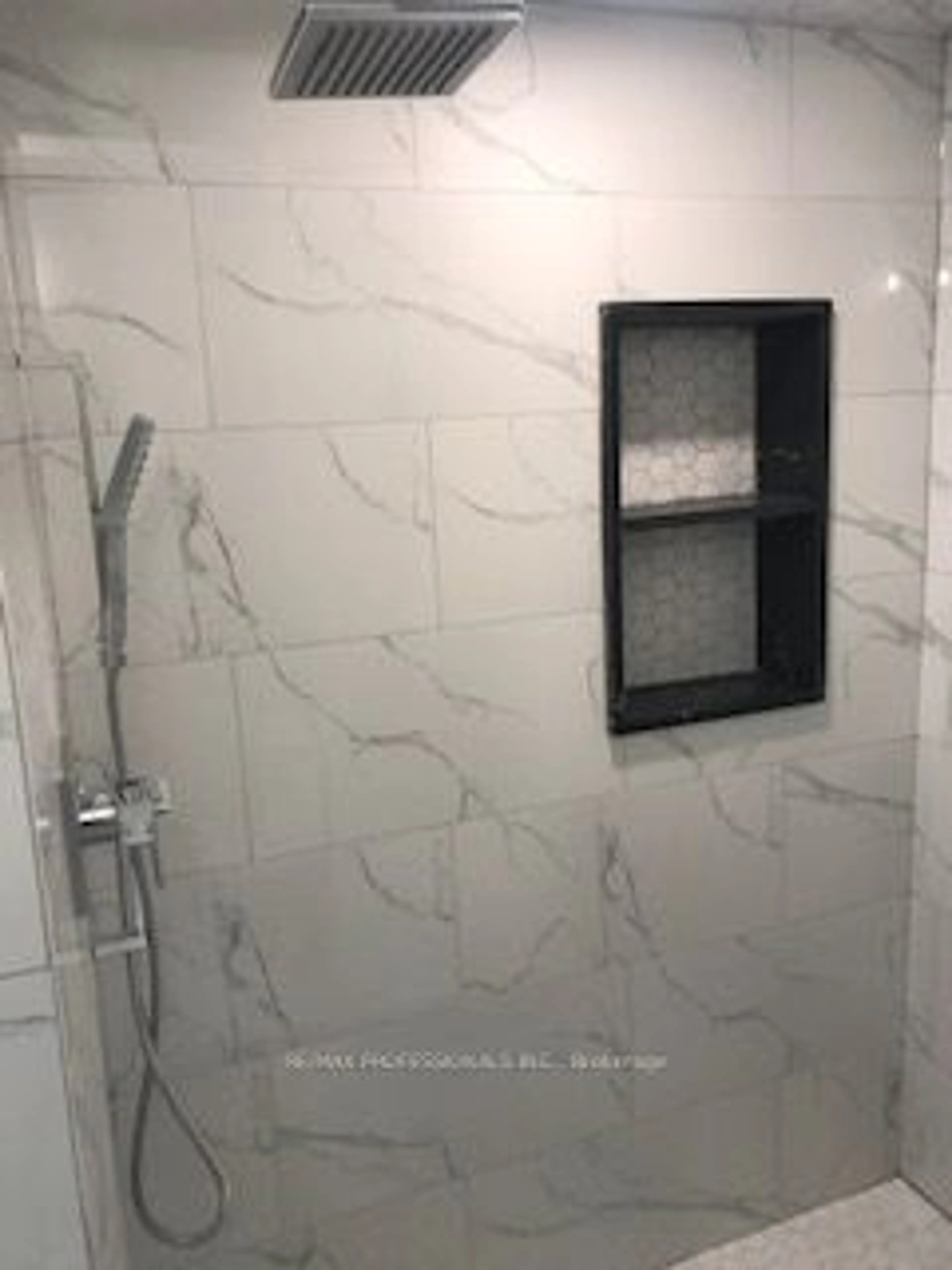 Contemporary bathroom for 415 Parkside Dr, Toronto Ontario M6R 2Z7