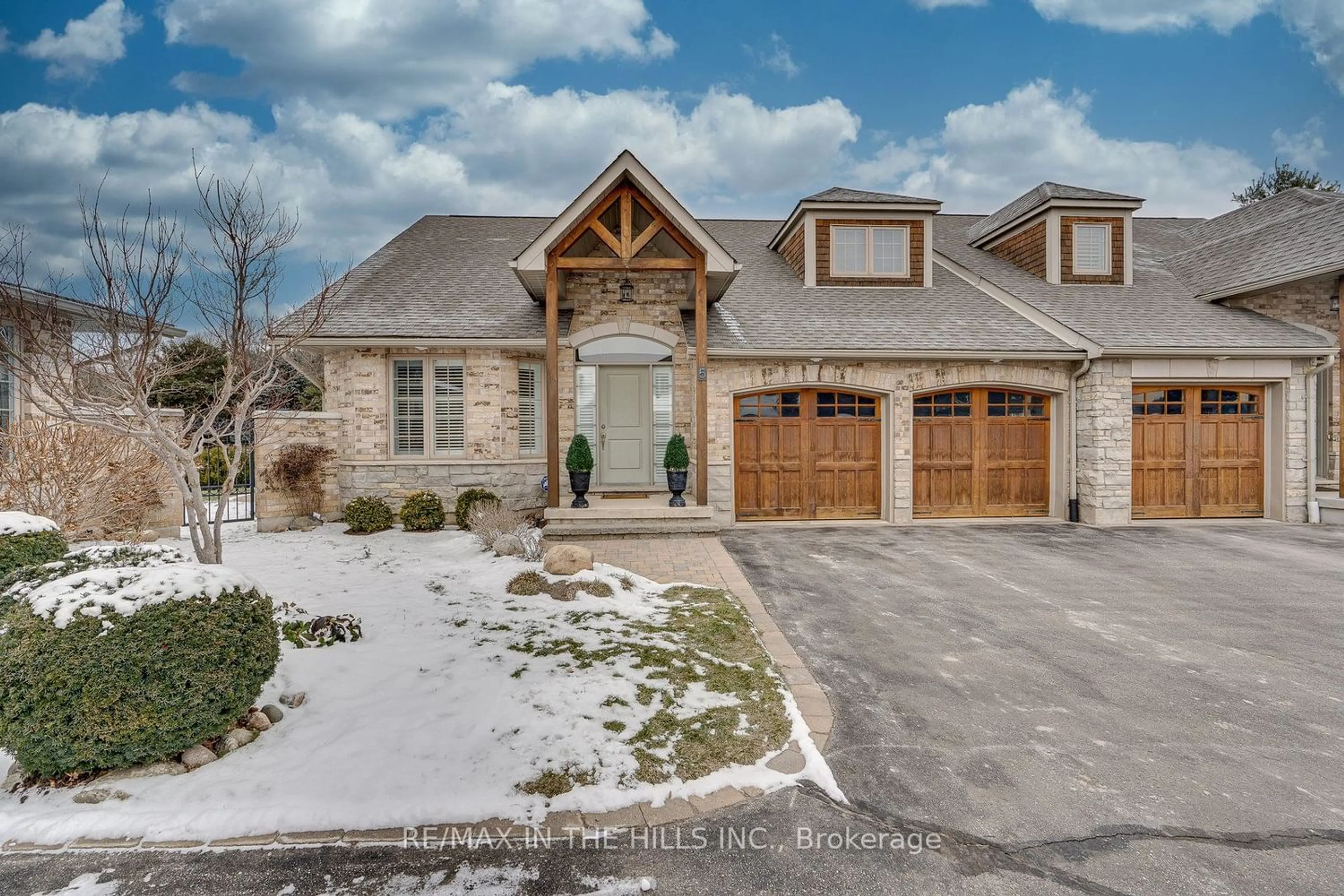 Home with brick exterior material for 14 Zimmerman Dr #5, Caledon Ontario L7E 4C2