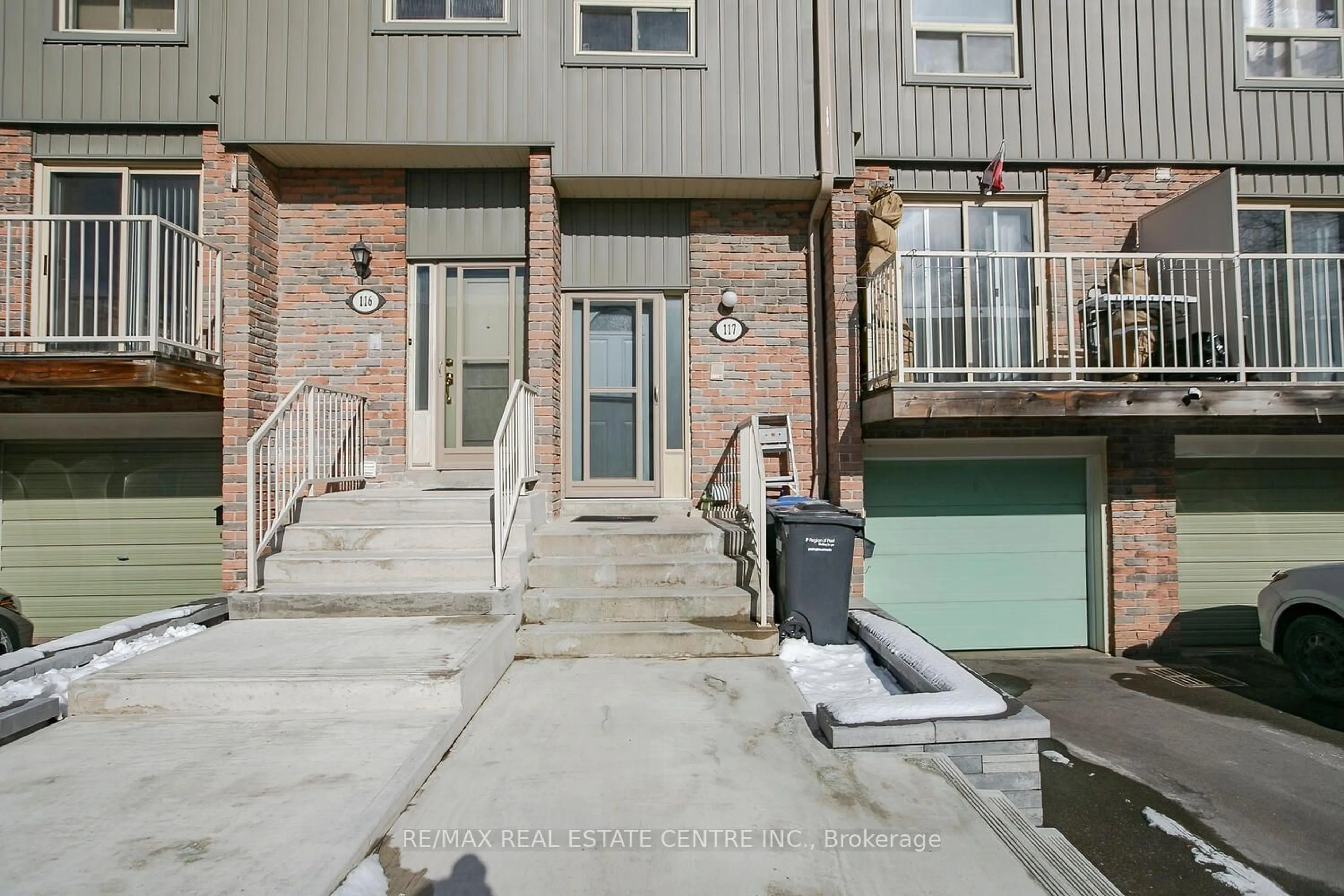 A pic from exterior of the house or condo for 60 Hanson Rd #117, Mississauga Ontario L5B 2P6
