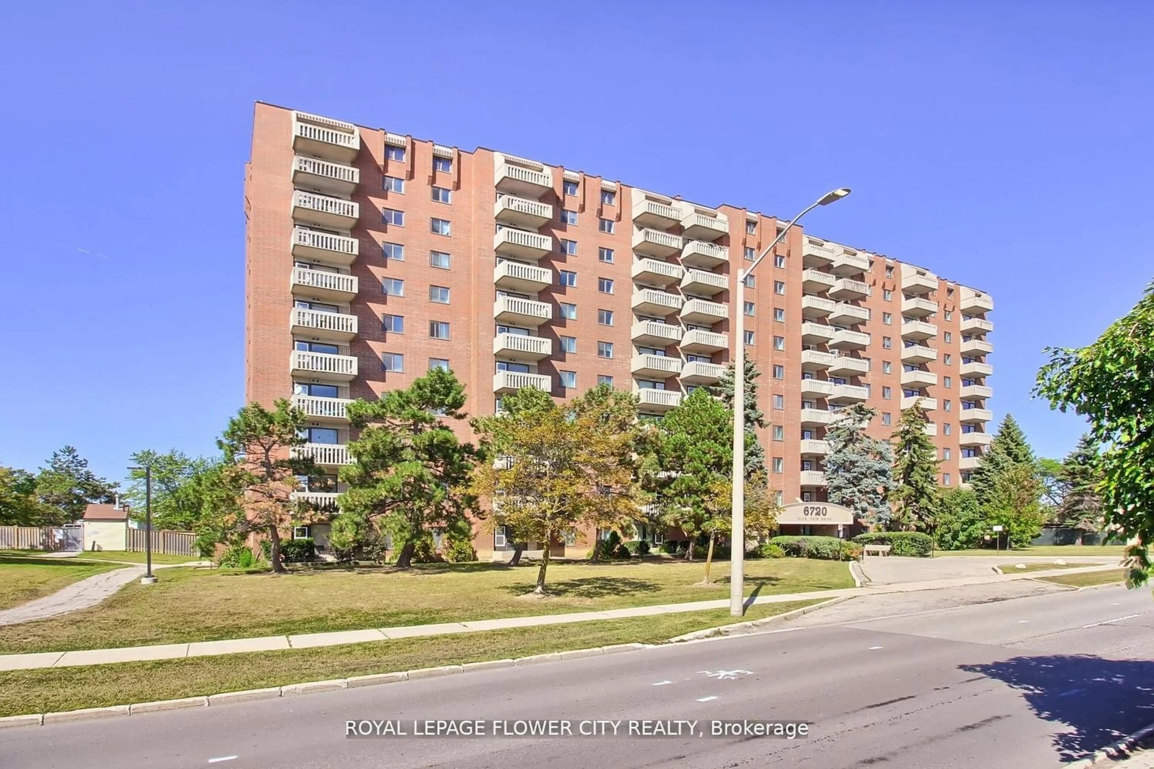 A pic from exterior of the house or condo for 6720 Glen Erin Dr #505, Mississauga Ontario L5N 3K8