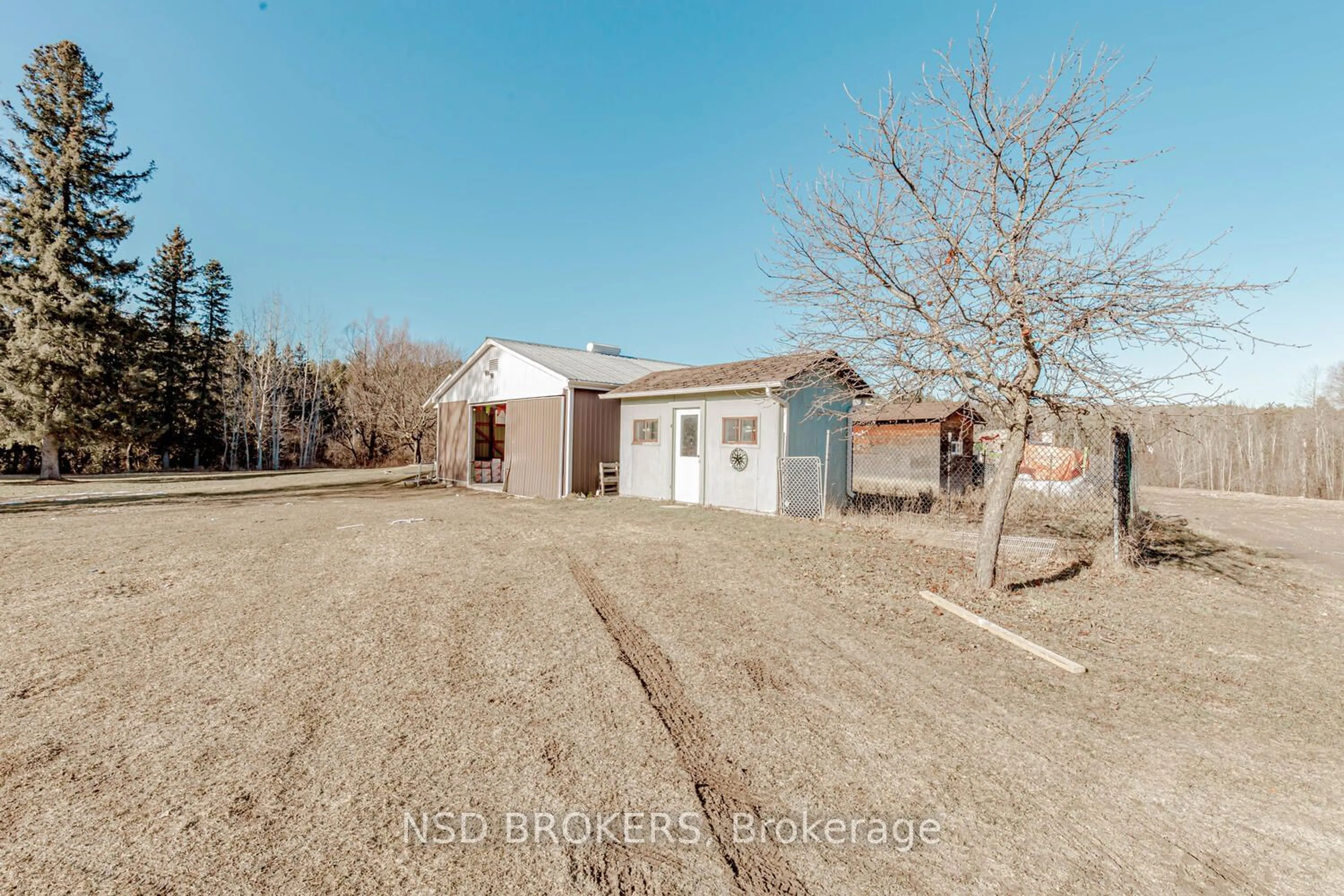 Frontside or backside of a home for 15863 Heart Lake Rd, Caledon Ontario L7C 2L2