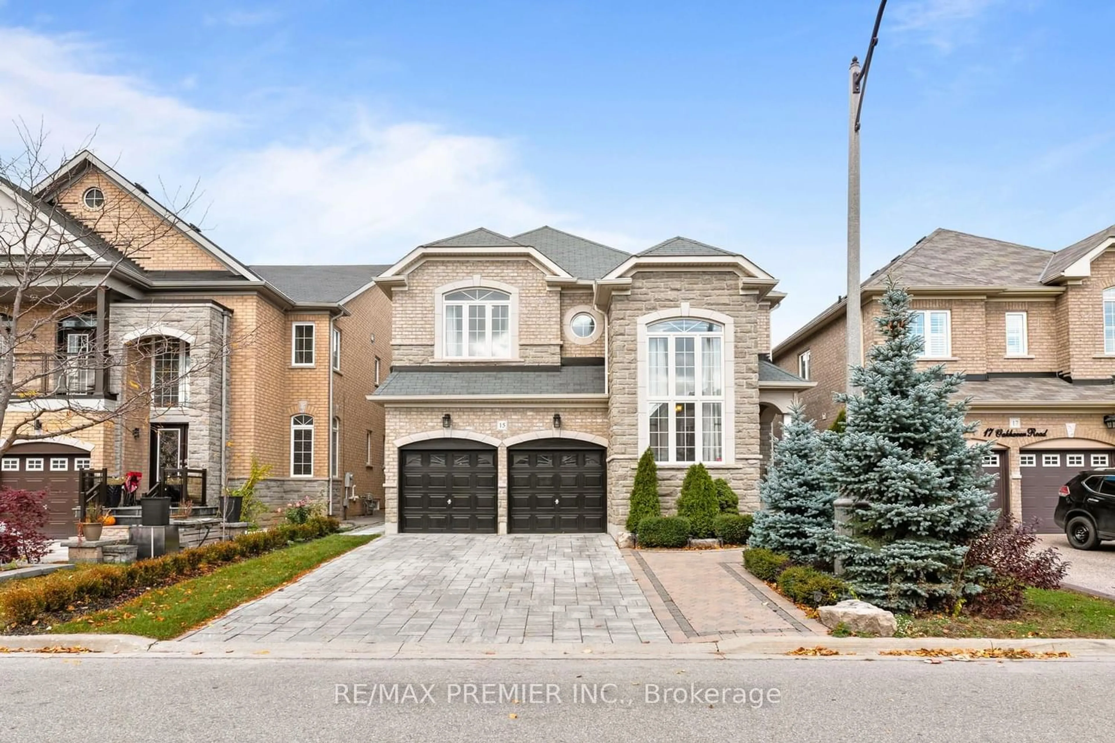Frontside or backside of a home for 15 Oakhaven Rd, Brampton Ontario L6P 2Y3