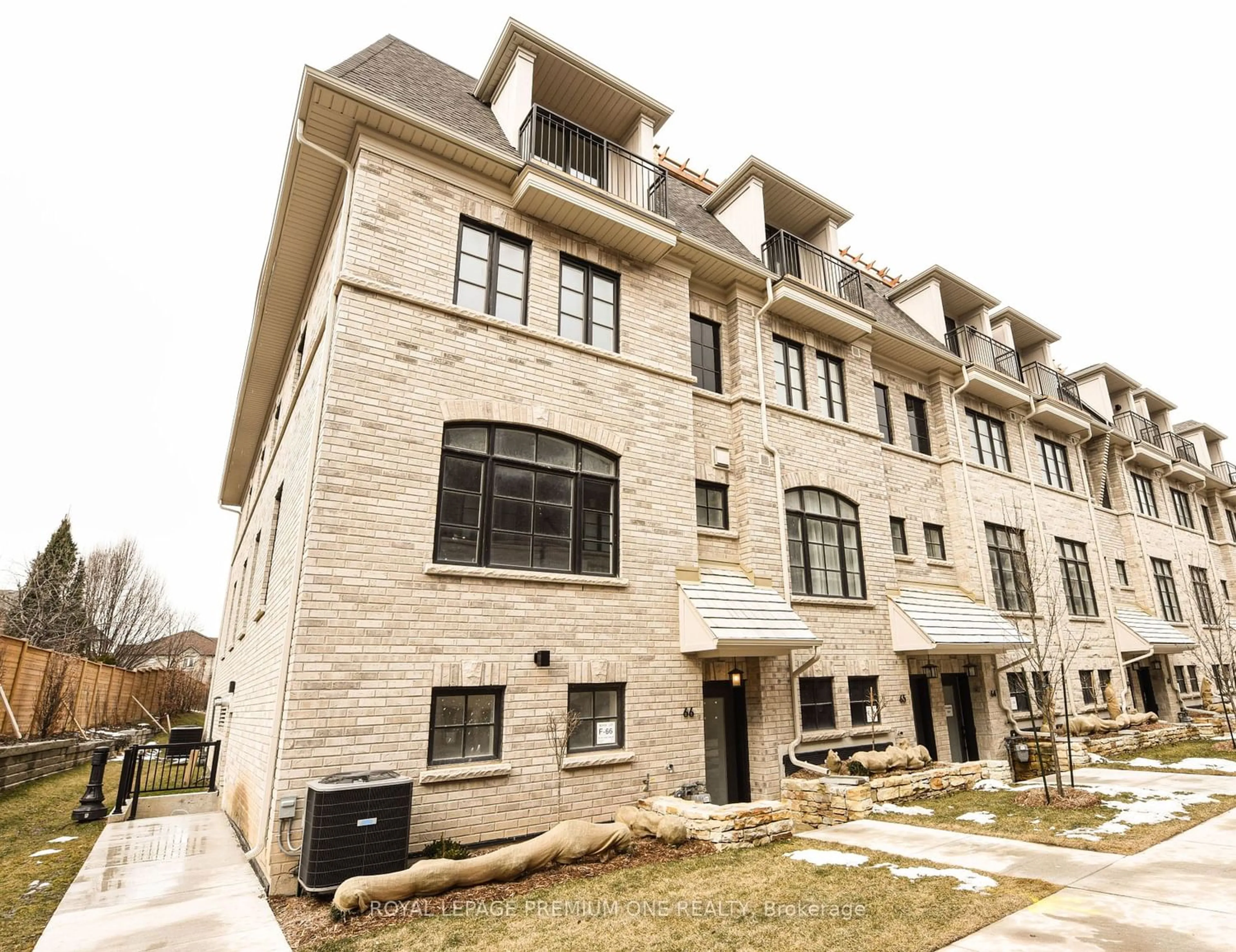 A pic from exterior of the house or condo, the front or back of building for 40 Lunar Cres #66, Mississauga Ontario L5M 2R5