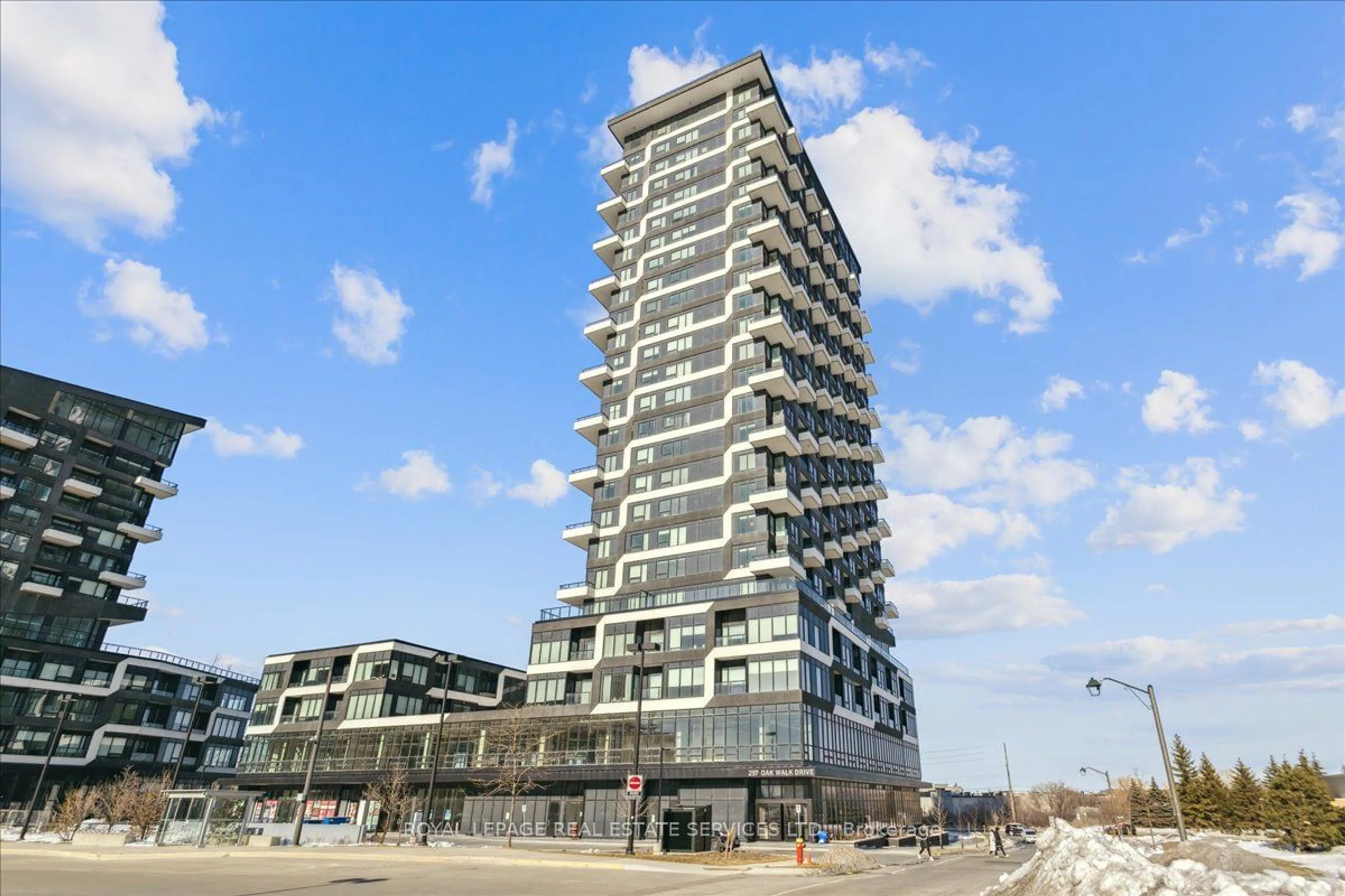 A pic from exterior of the house or condo for 297 Oak Walk Dr #809, Oakville Ontario L6H 3R6