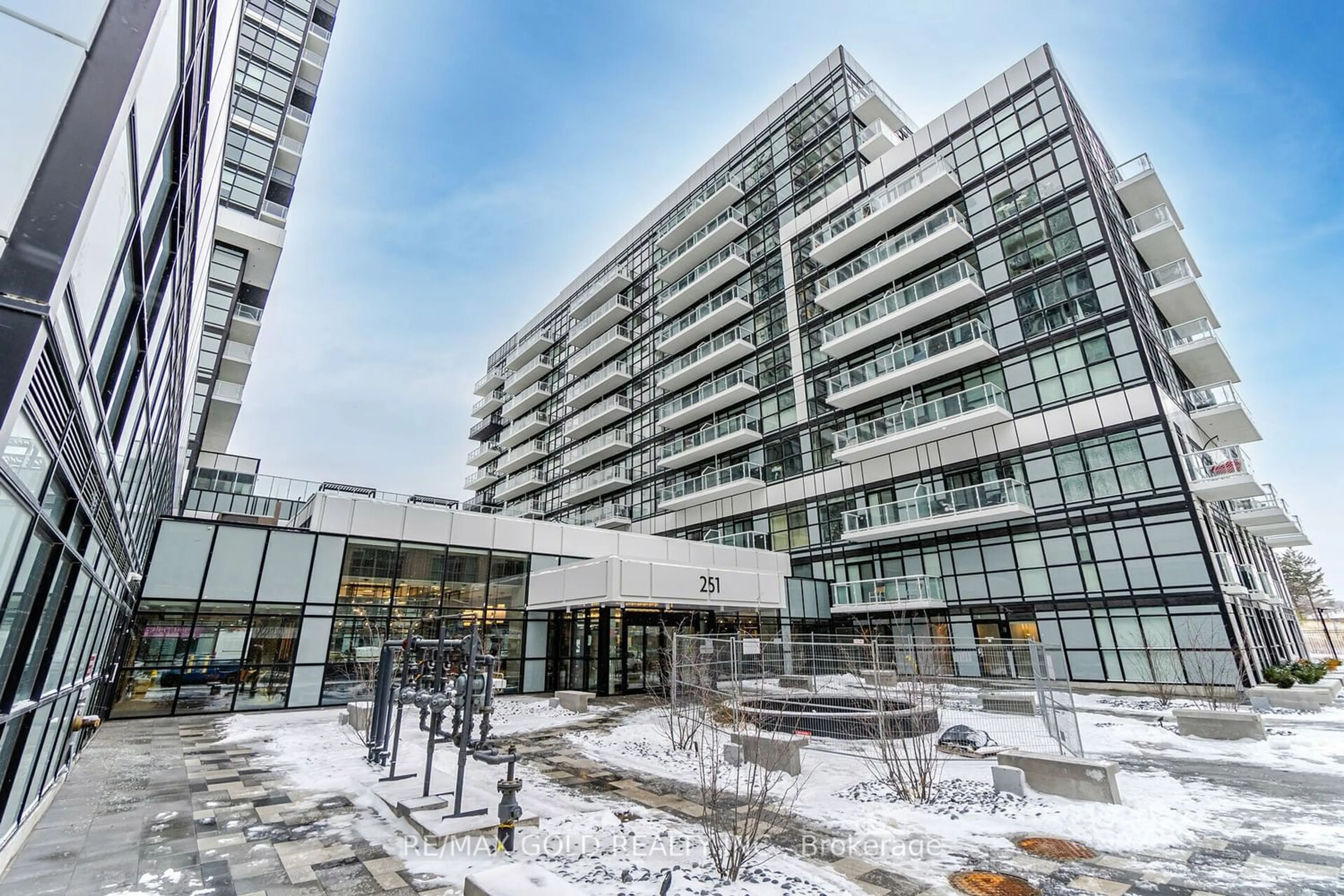 A pic from exterior of the house or condo for 251 Manitoba St #622, Toronto Ontario M8Y 0A7