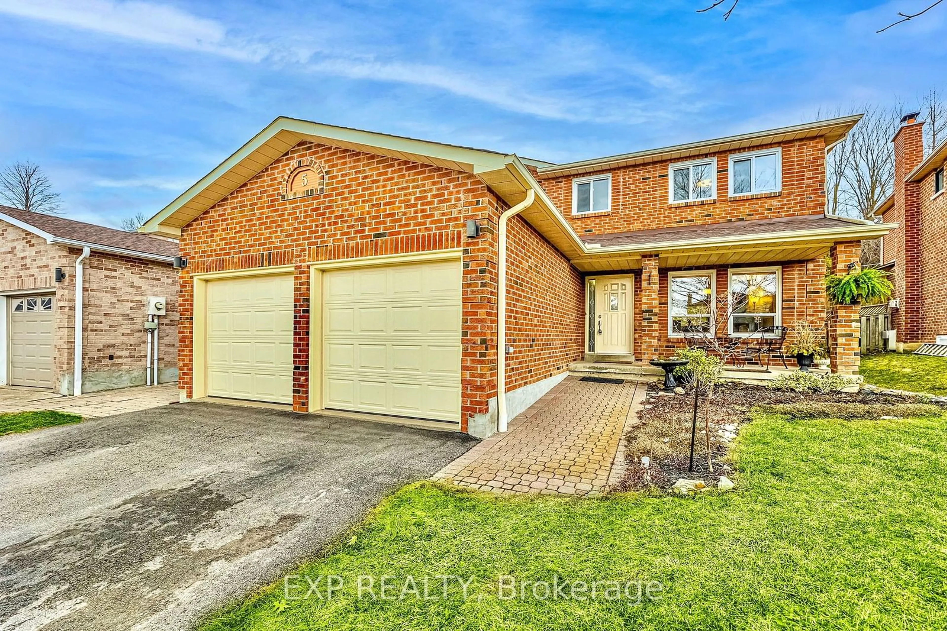 Home with brick exterior material for 5 Doepath Way, Caledon Ontario L7E 2E3