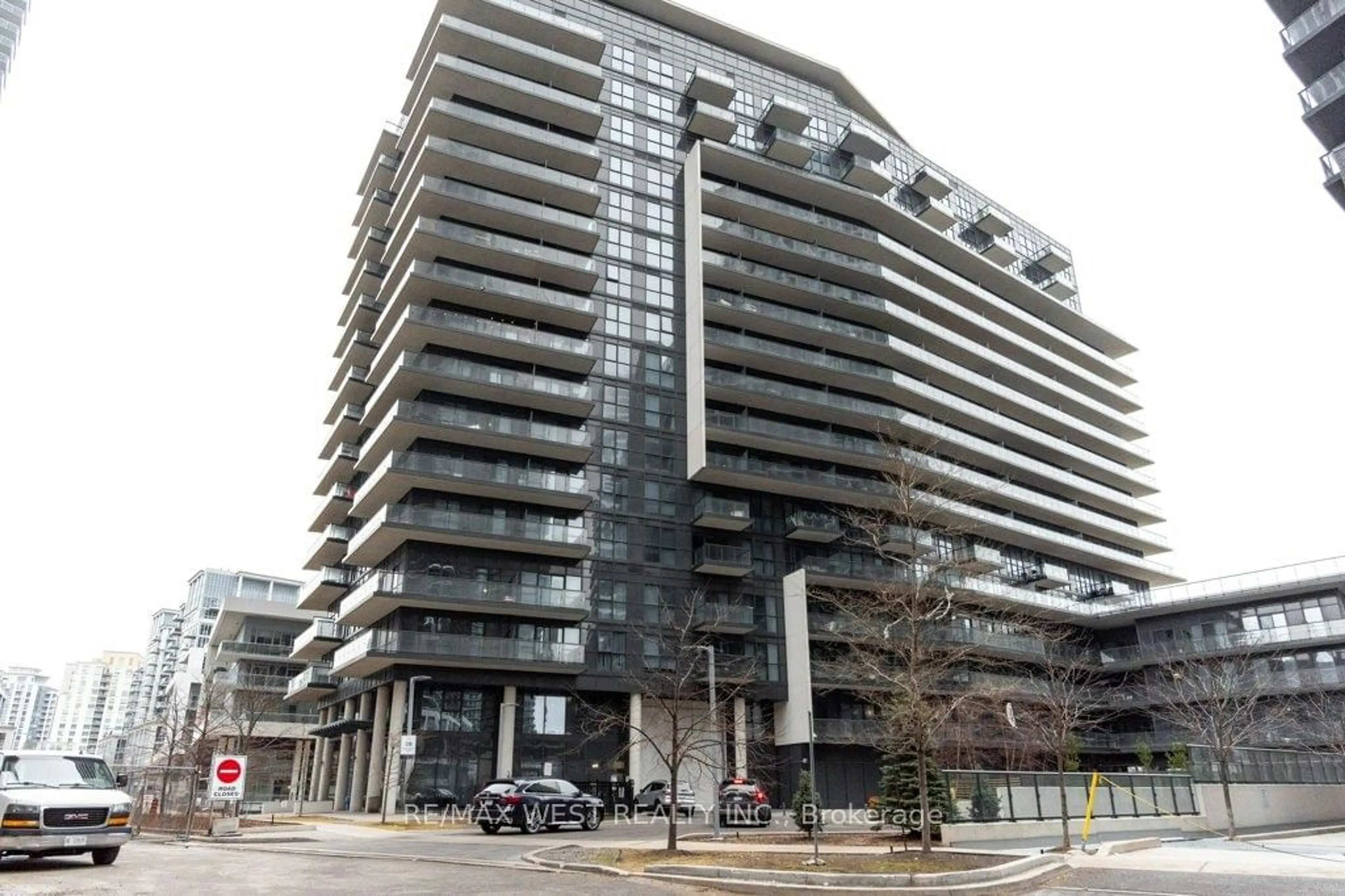 A pic from exterior of the house or condo for 39 Annie Craig Dr #1216, Toronto Ontario M8V 0C5
