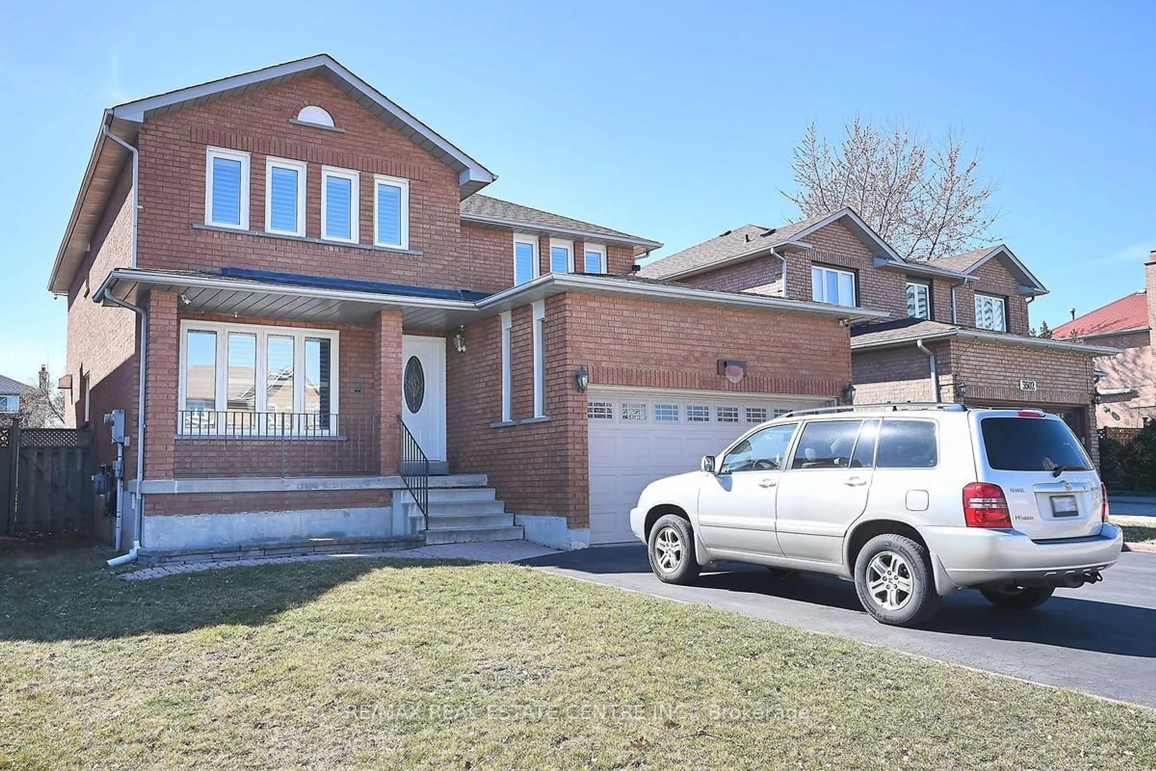 Home with brick exterior material for 3498 Redmond Rd, Mississauga Ontario L5B 3T2