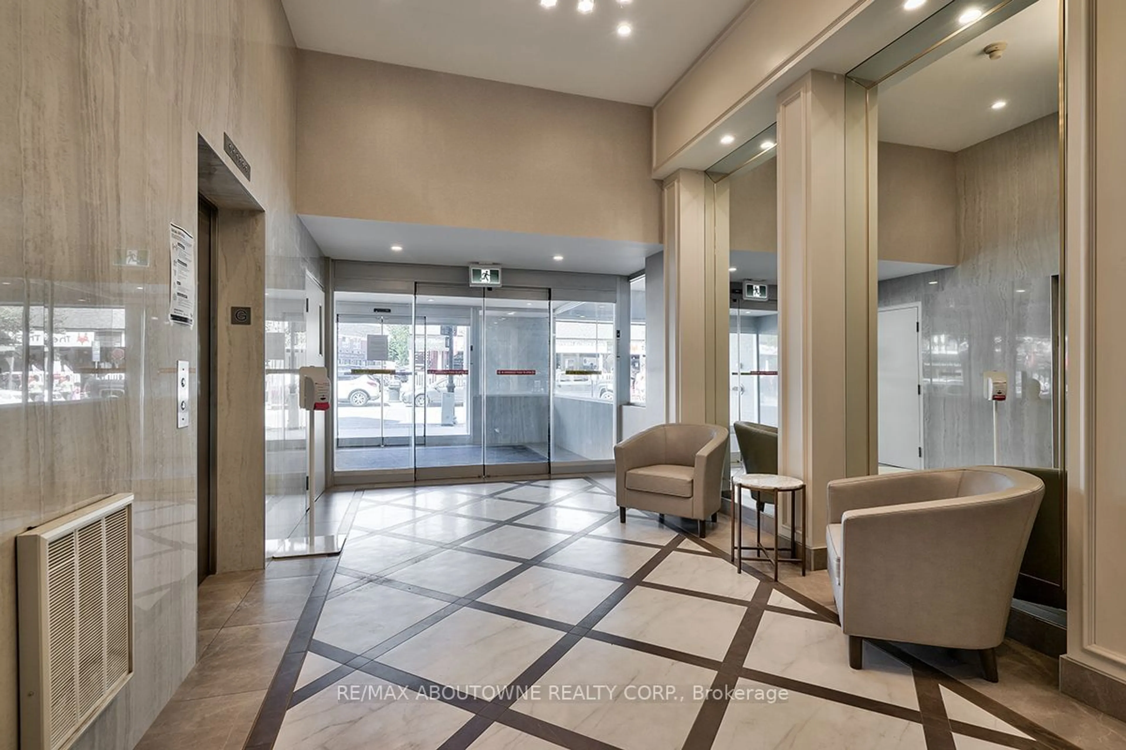Indoor lobby for 100 Bronte Rd #407, Oakville Ontario L6L 6L5
