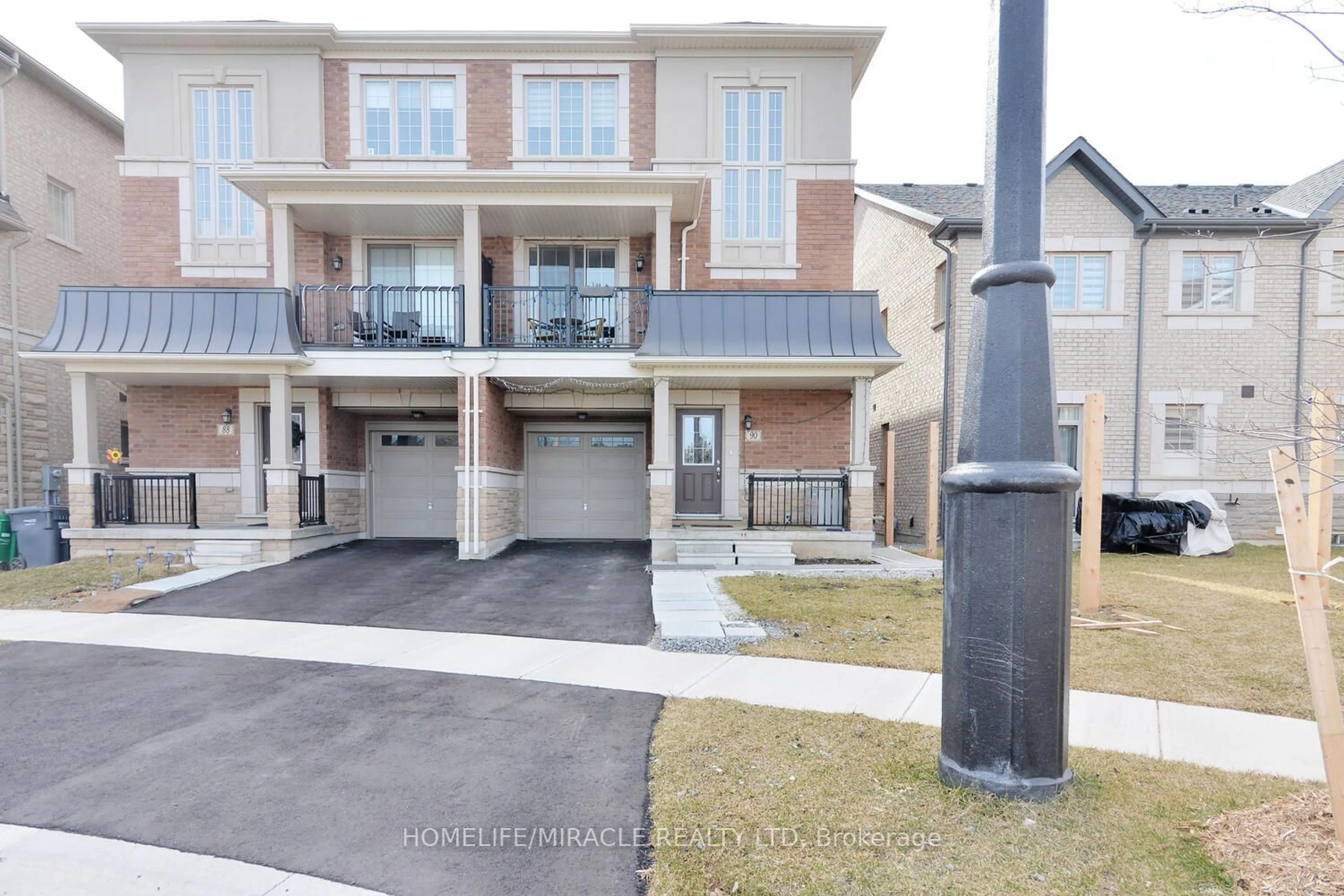 A pic from exterior of the house or condo for 90 Hashmi Pl, Brampton Ontario L6Y 6J9