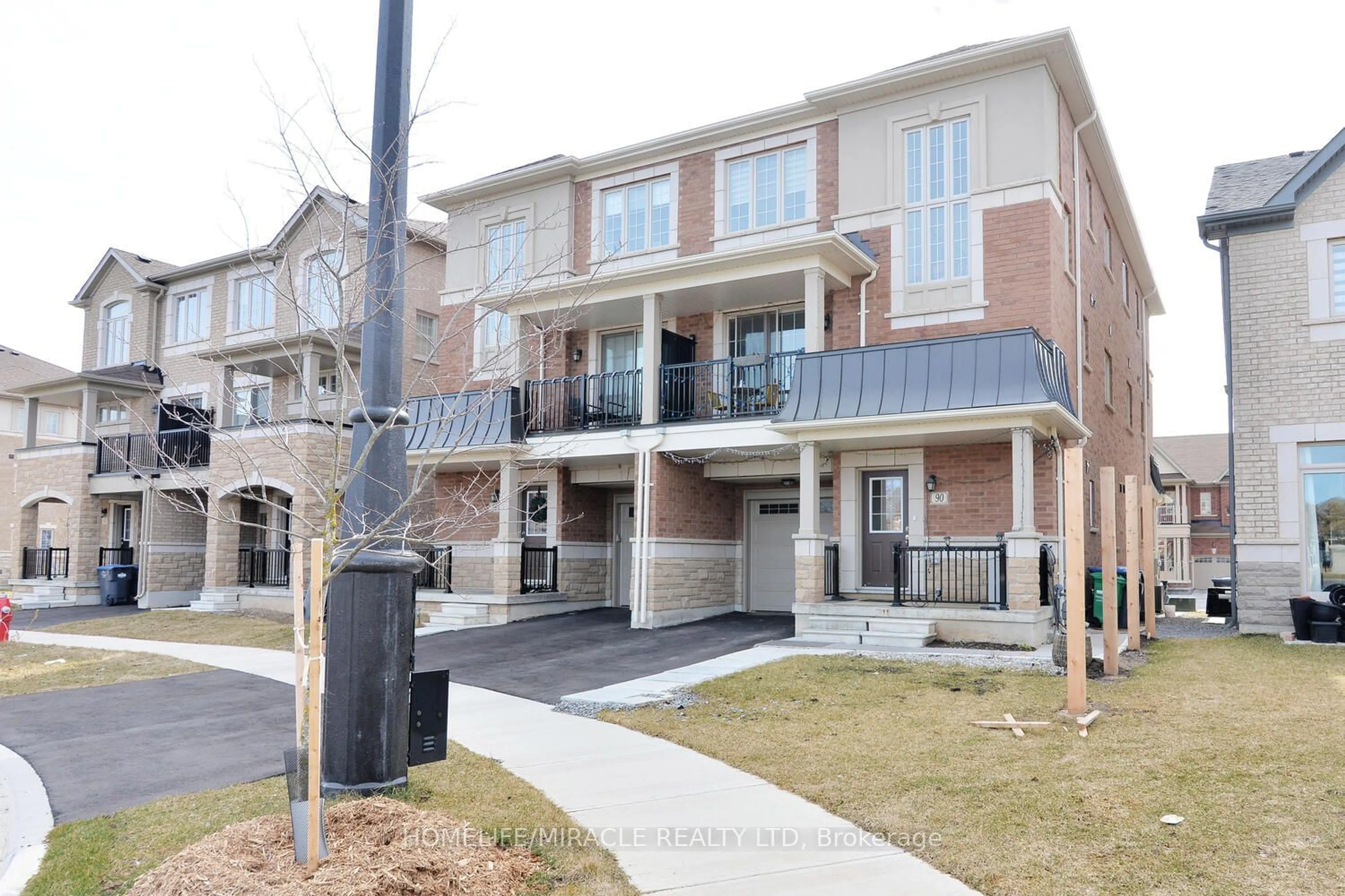 A pic from exterior of the house or condo for 90 Hashmi Pl, Brampton Ontario L6Y 6J9