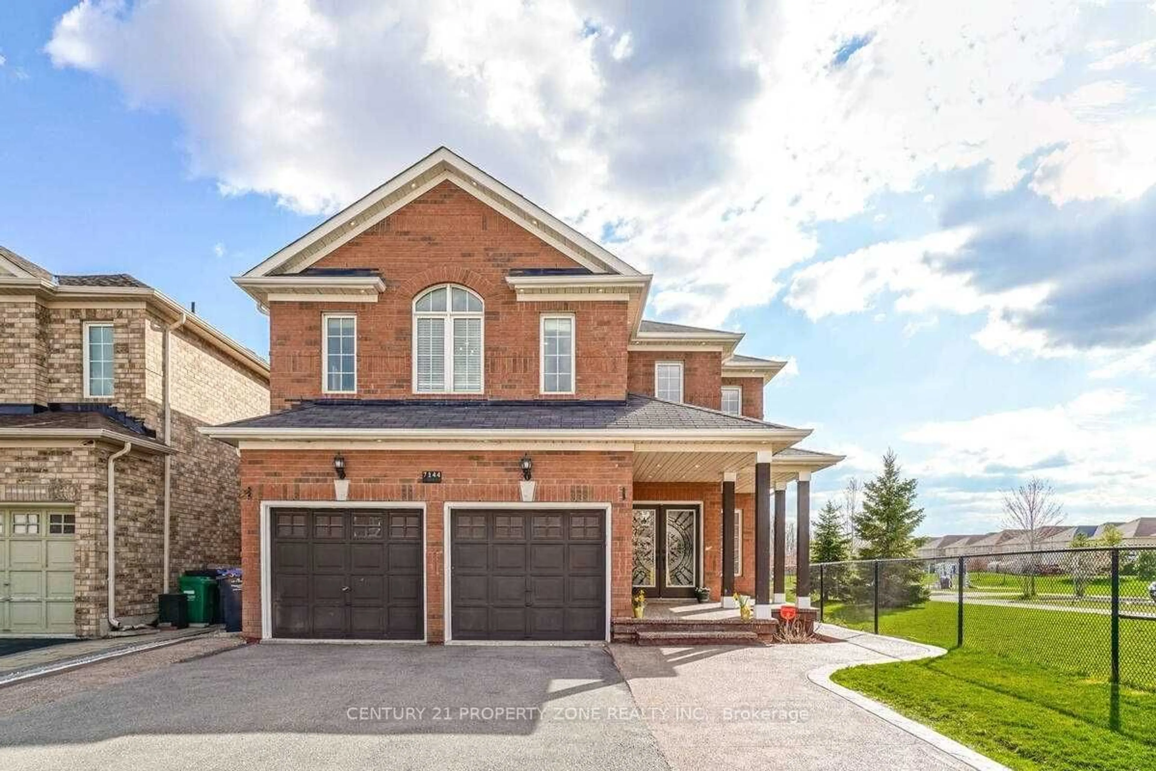 Home with brick exterior material for 7144 Saint Barbara Blvd, Mississauga Ontario L5W 0C9