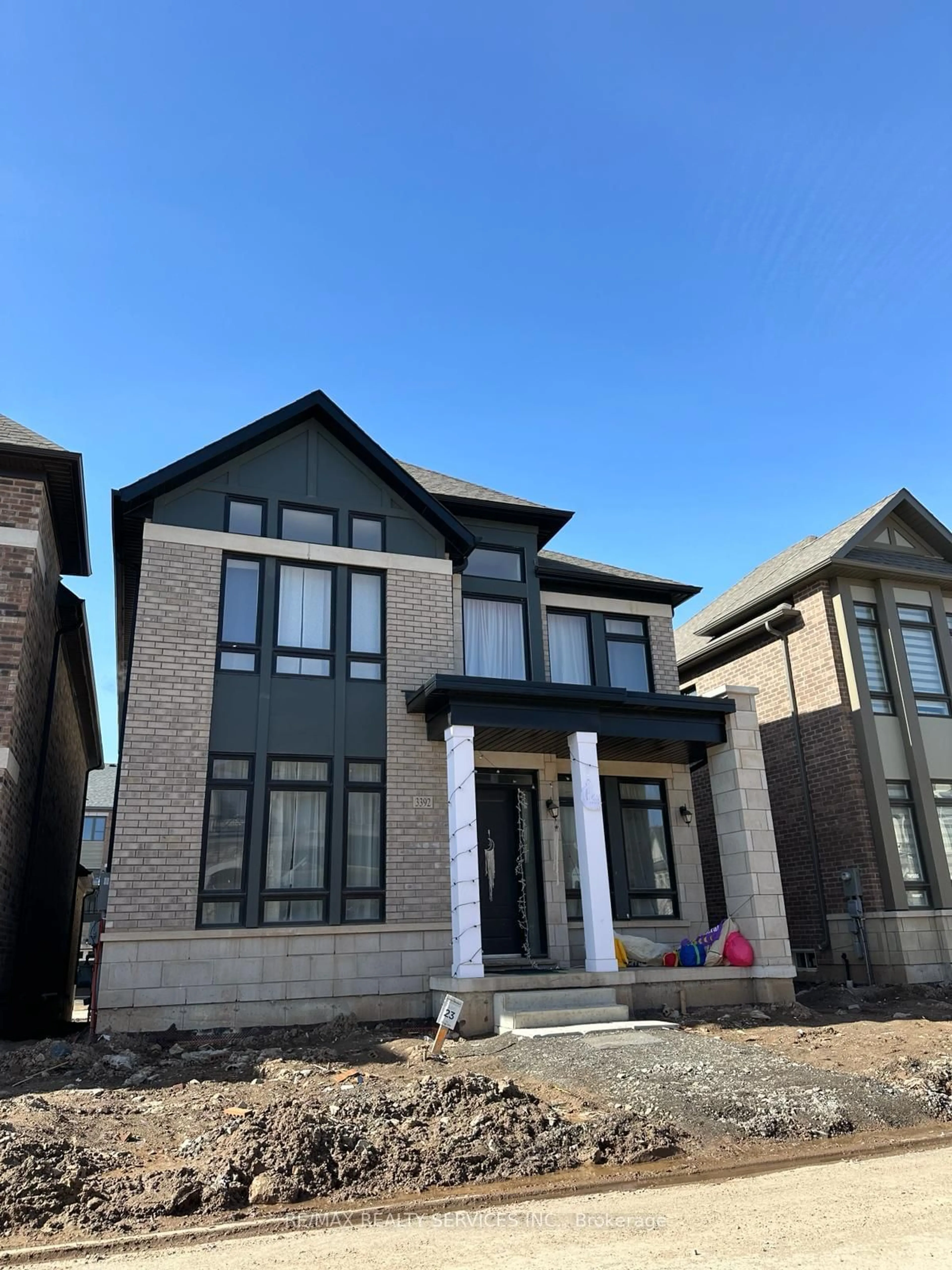 Home with vinyl exterior material for 3384 Millicent Ave, Oakville Ontario L6H 7C5