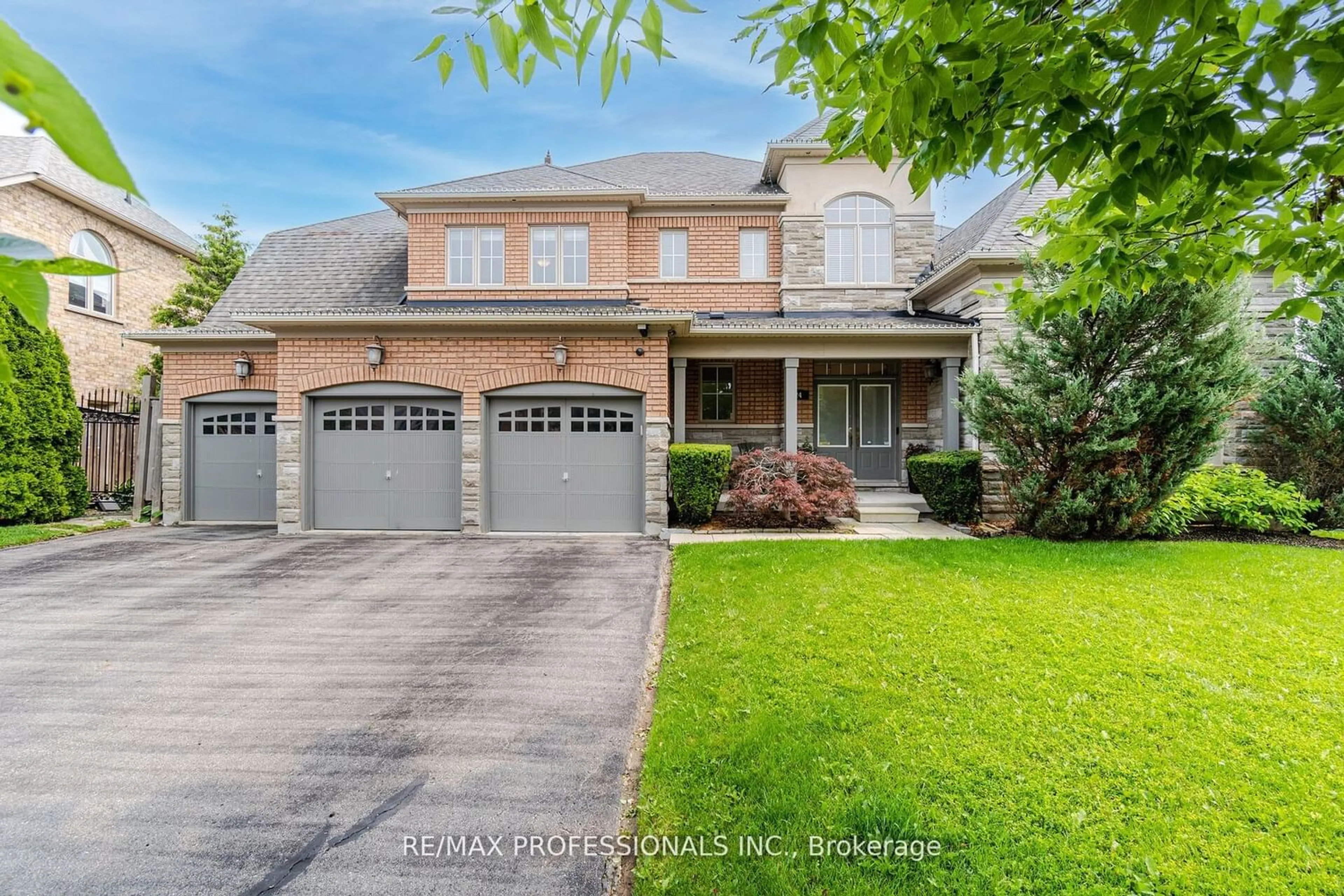 Frontside or backside of a home for 24 Valleyside Tr, Brampton Ontario L6P 2G4