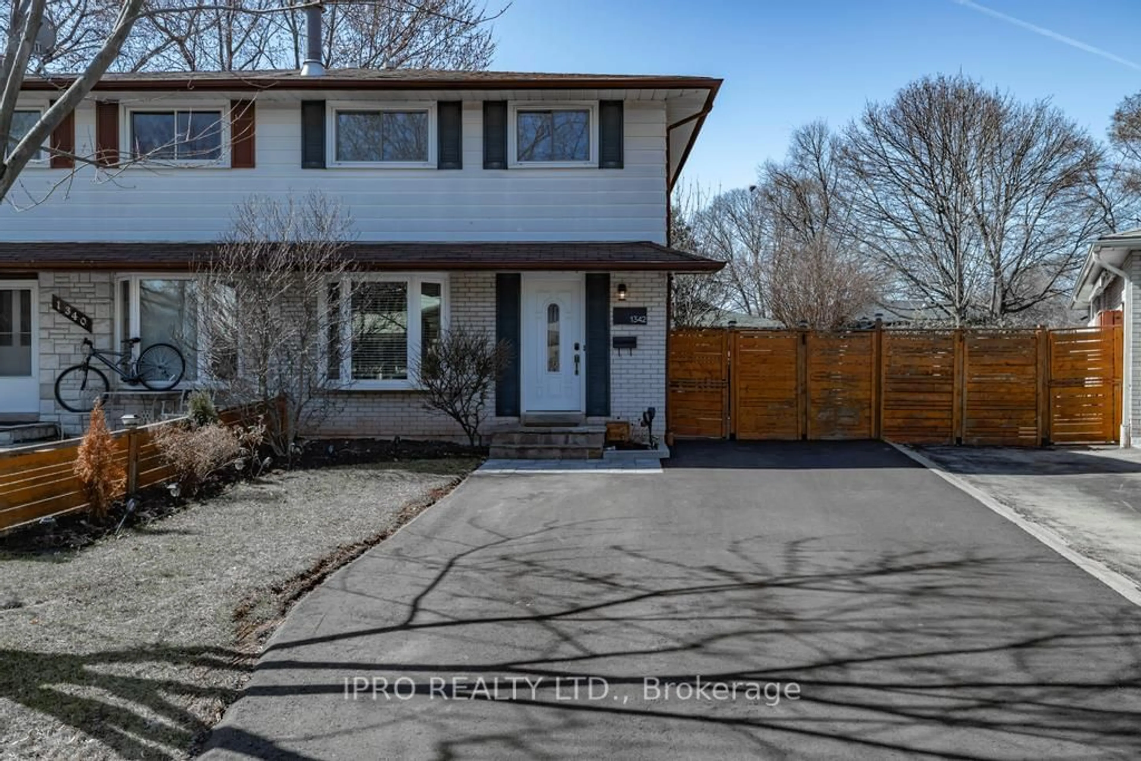 Frontside or backside of a home for 1342 Roylen Rd, Oakville Ontario L6H 1V4