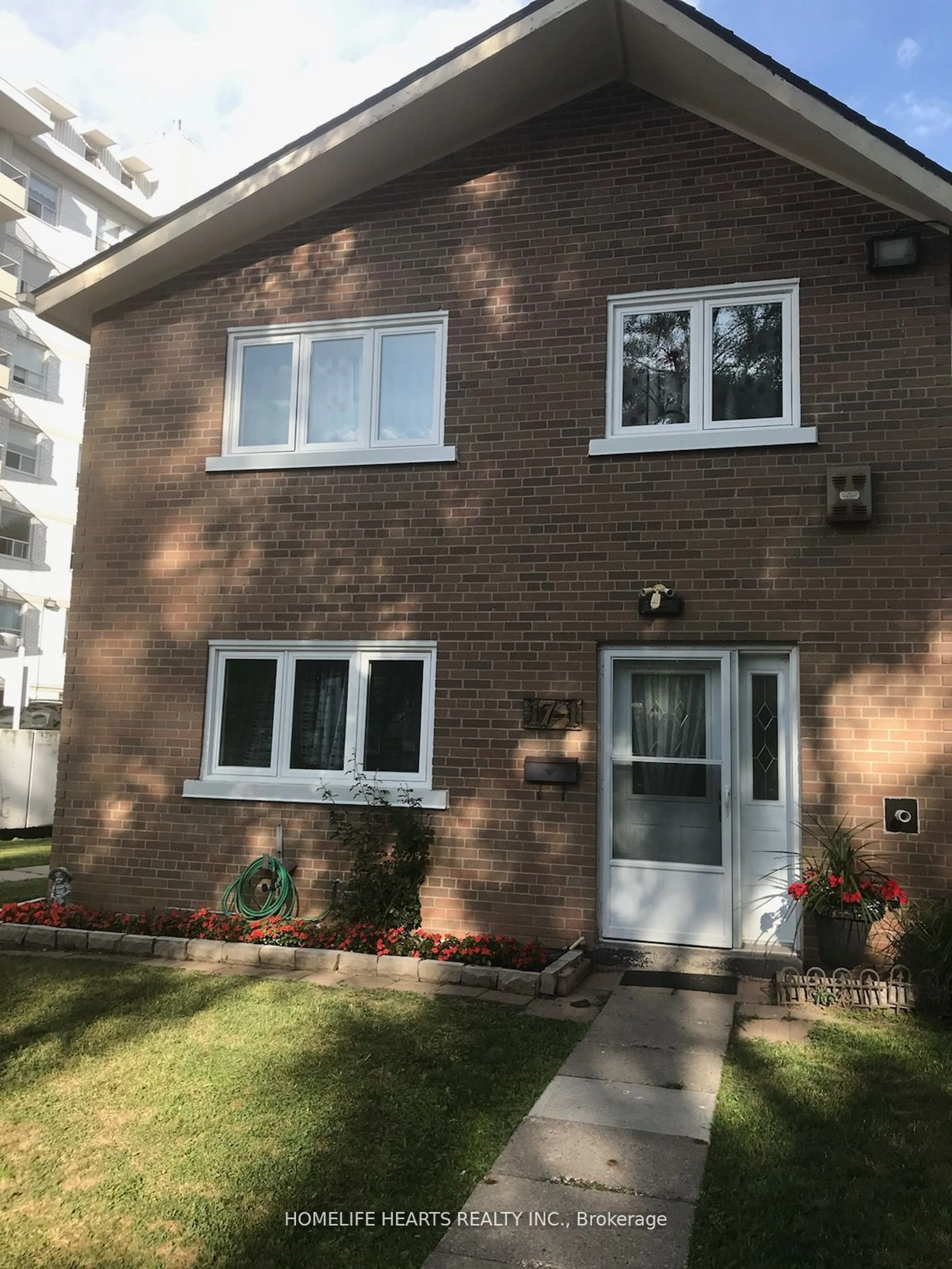 A pic from exterior of the house or condo for 17 Derrydown Rd #1, Toronto Ontario M3J 1R2