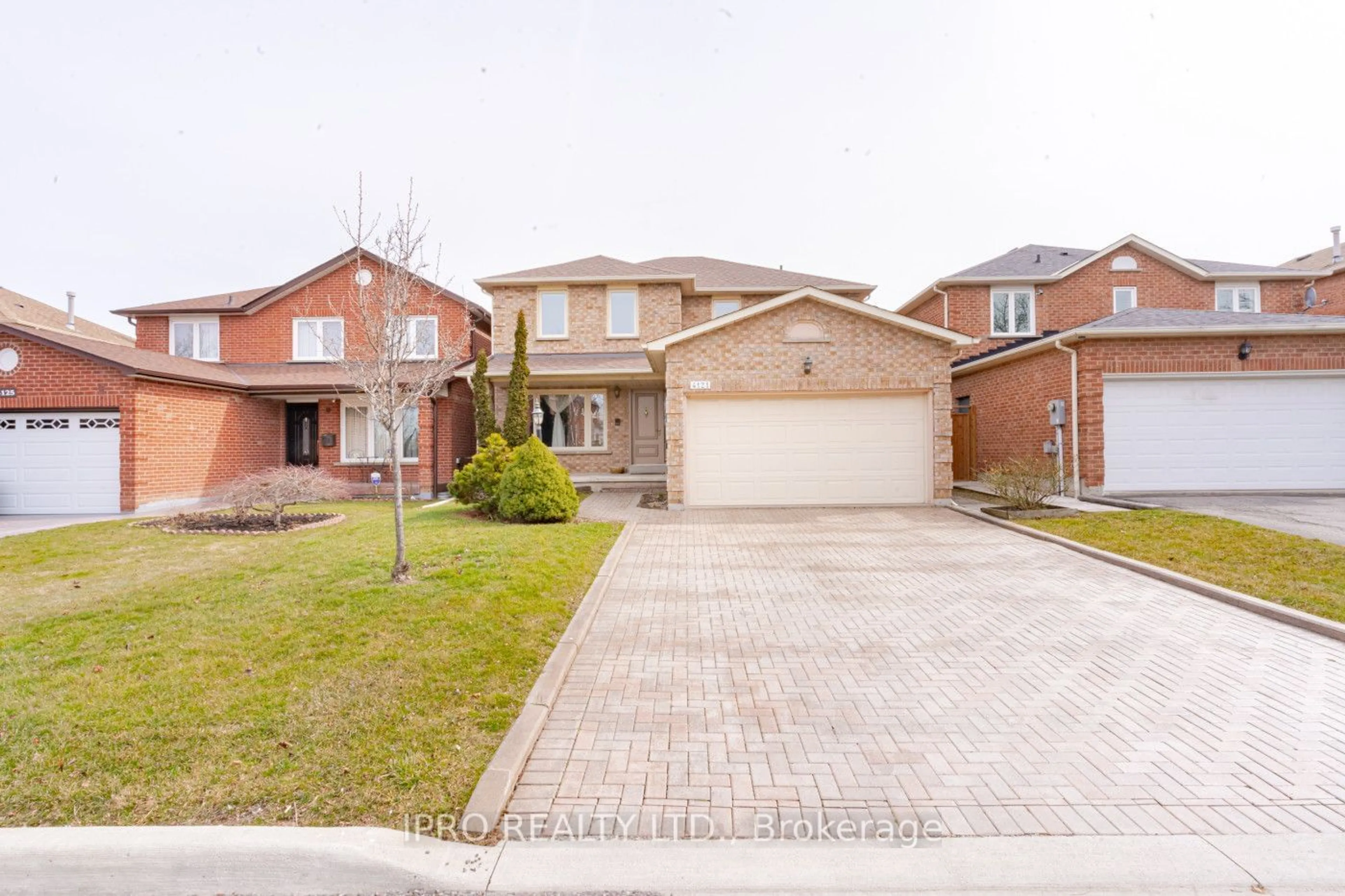 Home with brick exterior material for 4121 Colfax Crt, Mississauga Ontario L4W 4C9