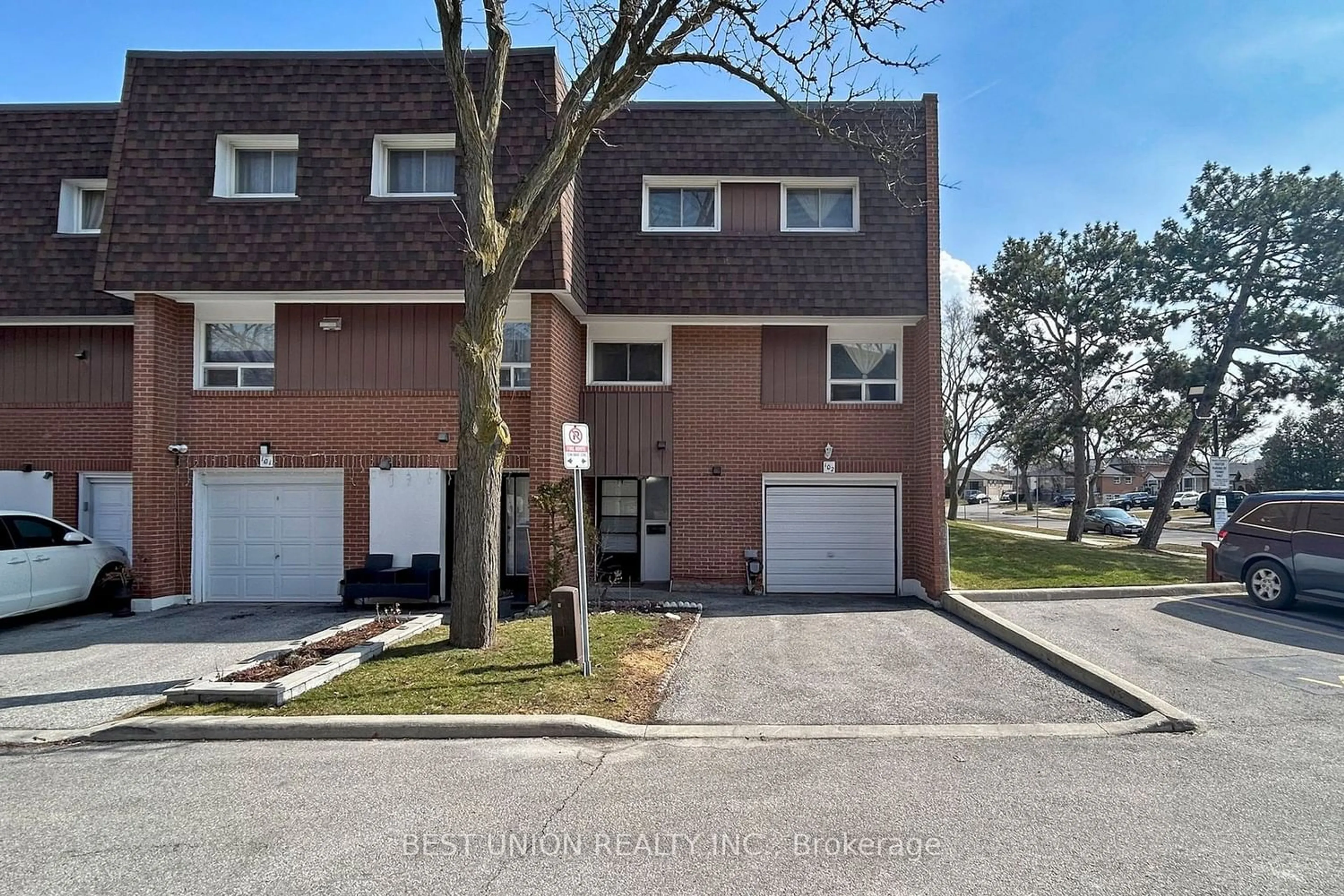 A pic from exterior of the house or condo for 4 Litchfield Crt #102, Toronto Ontario M9V 2A8
