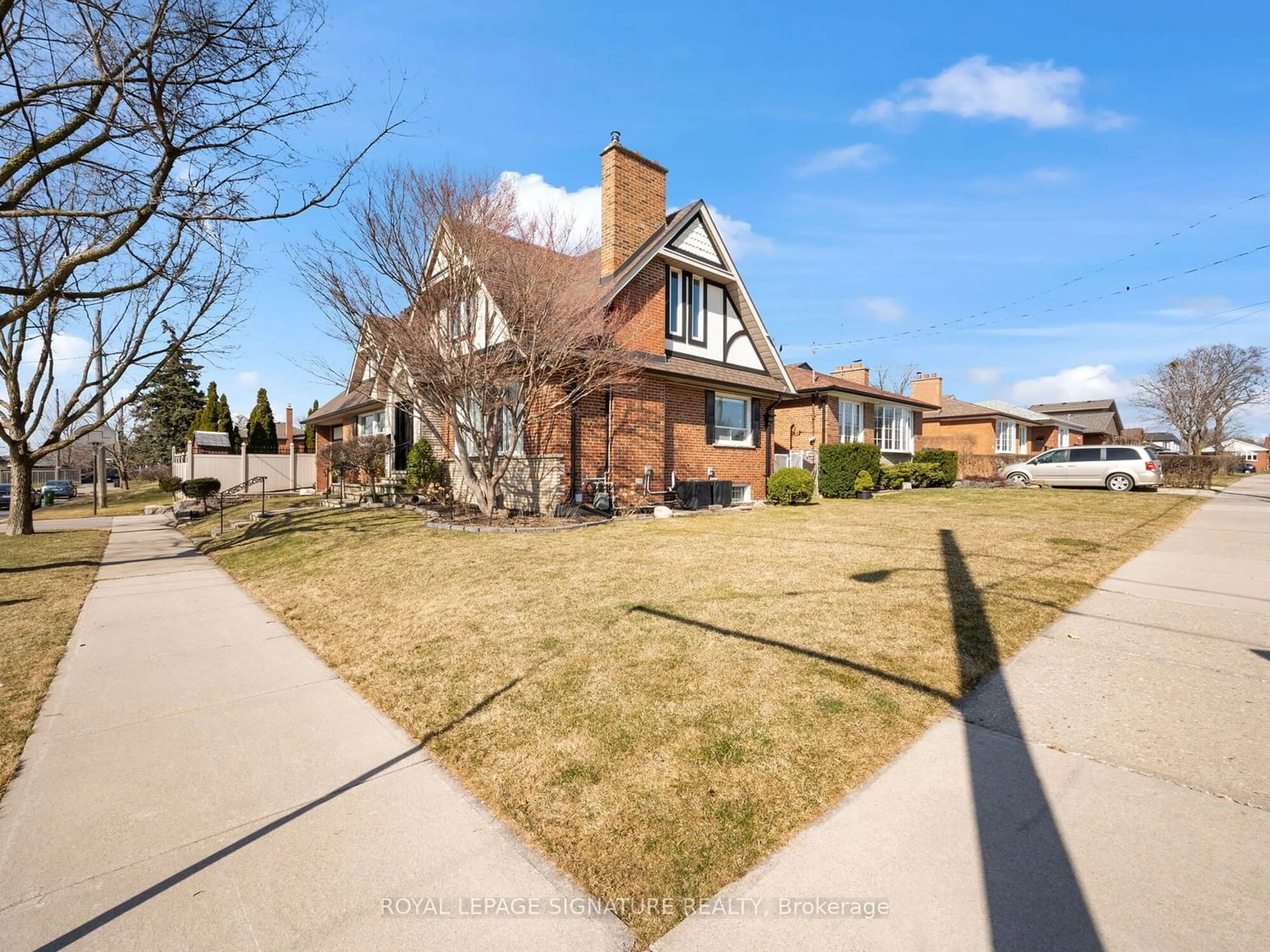 Frontside or backside of a home for 8 Peterlee Ave, Toronto Ontario M9B 1J2