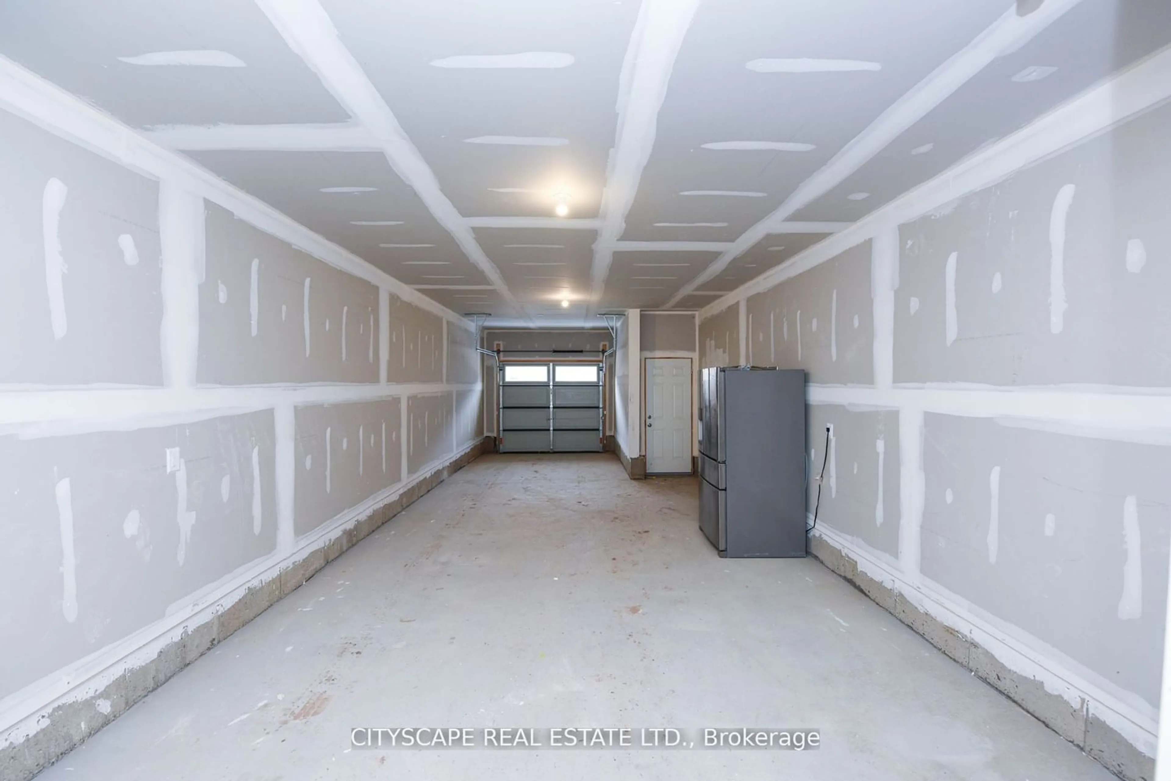 Indoor garage for 3243 Sixth Line, Oakville Ontario L6H 0V9