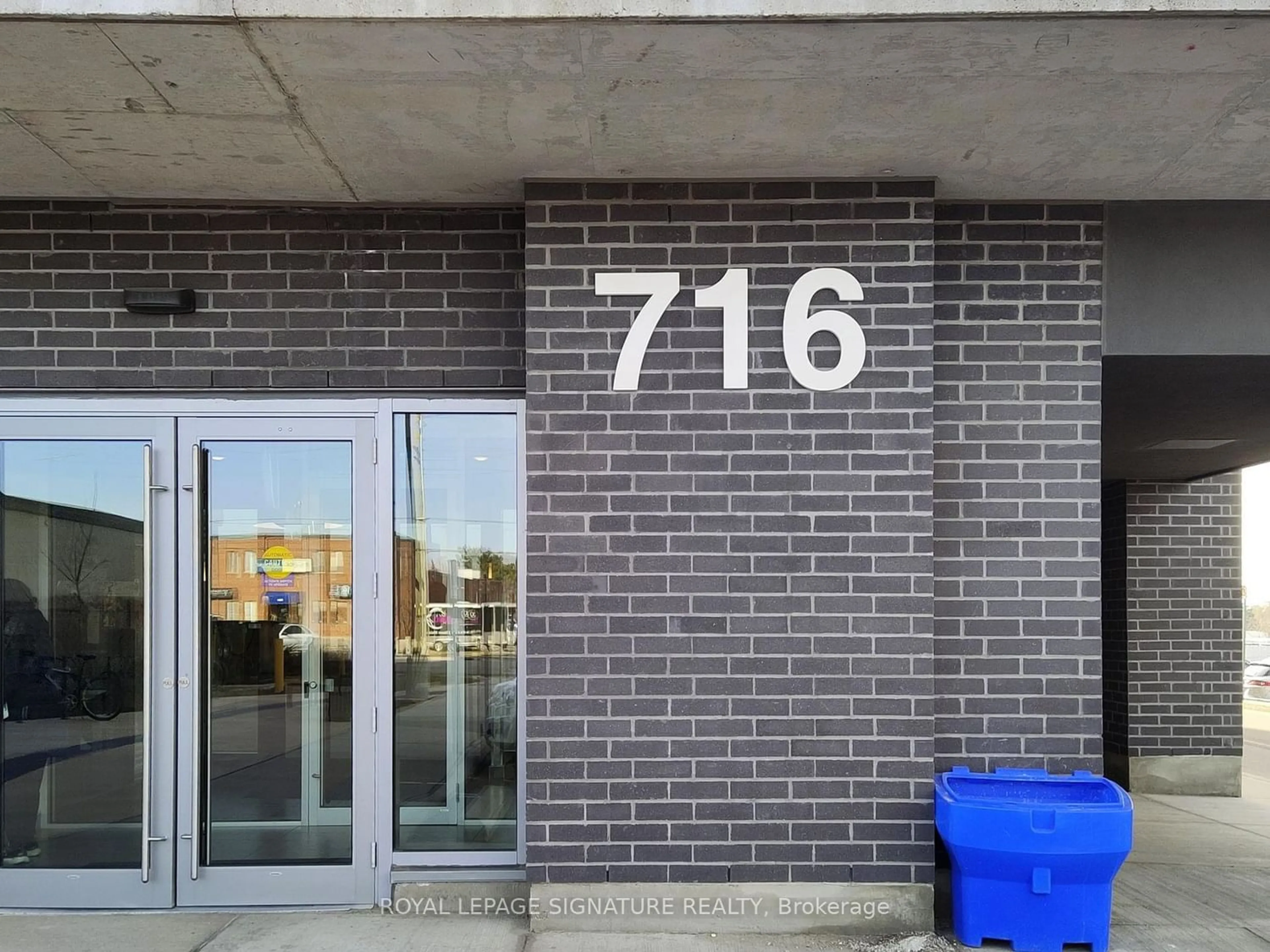 Indoor entryway for 716 Main St #505, Milton Ontario L9T 3P6