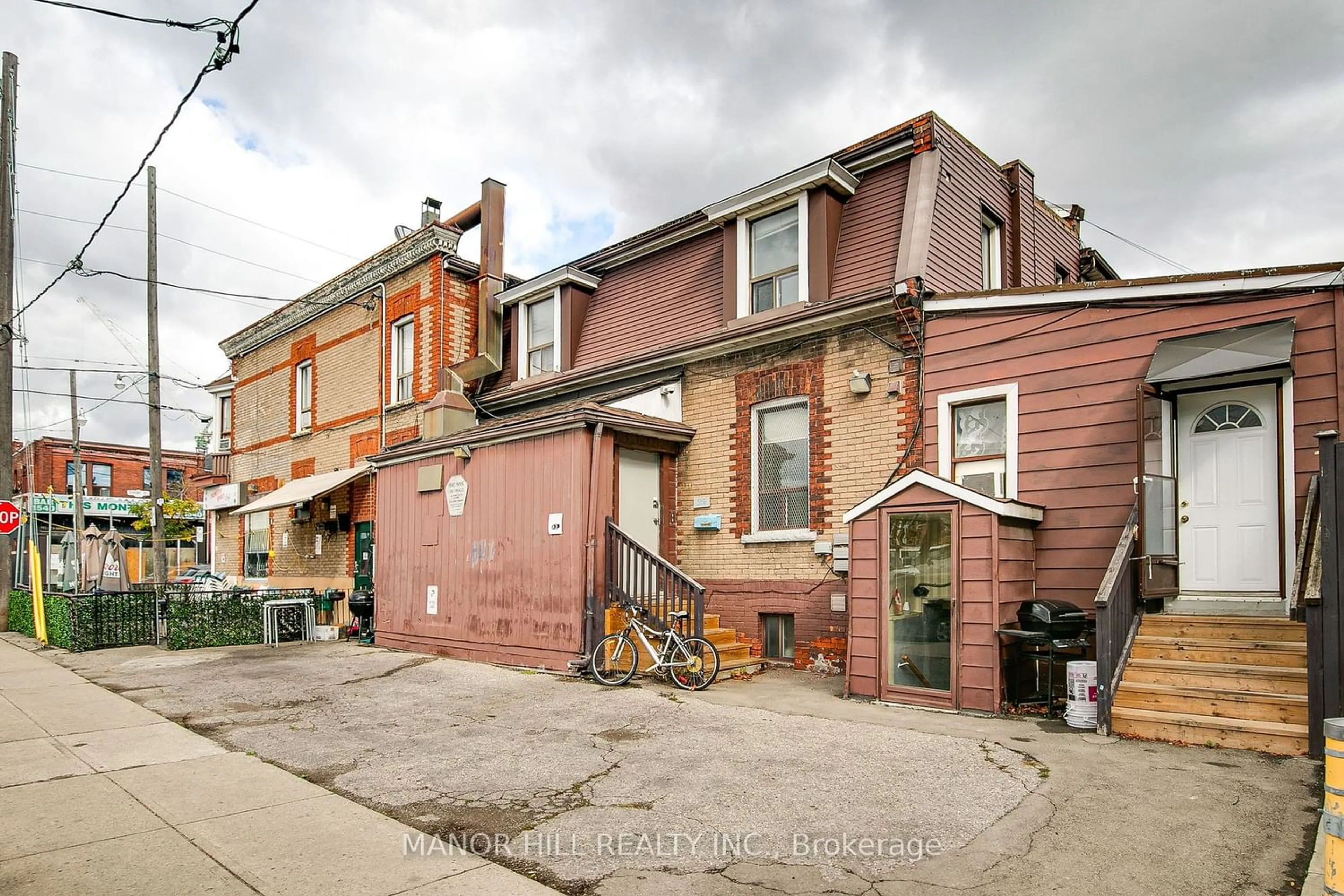 A pic from exterior of the house or condo for 1531 Dupont St, Toronto Ontario M6P 3S3