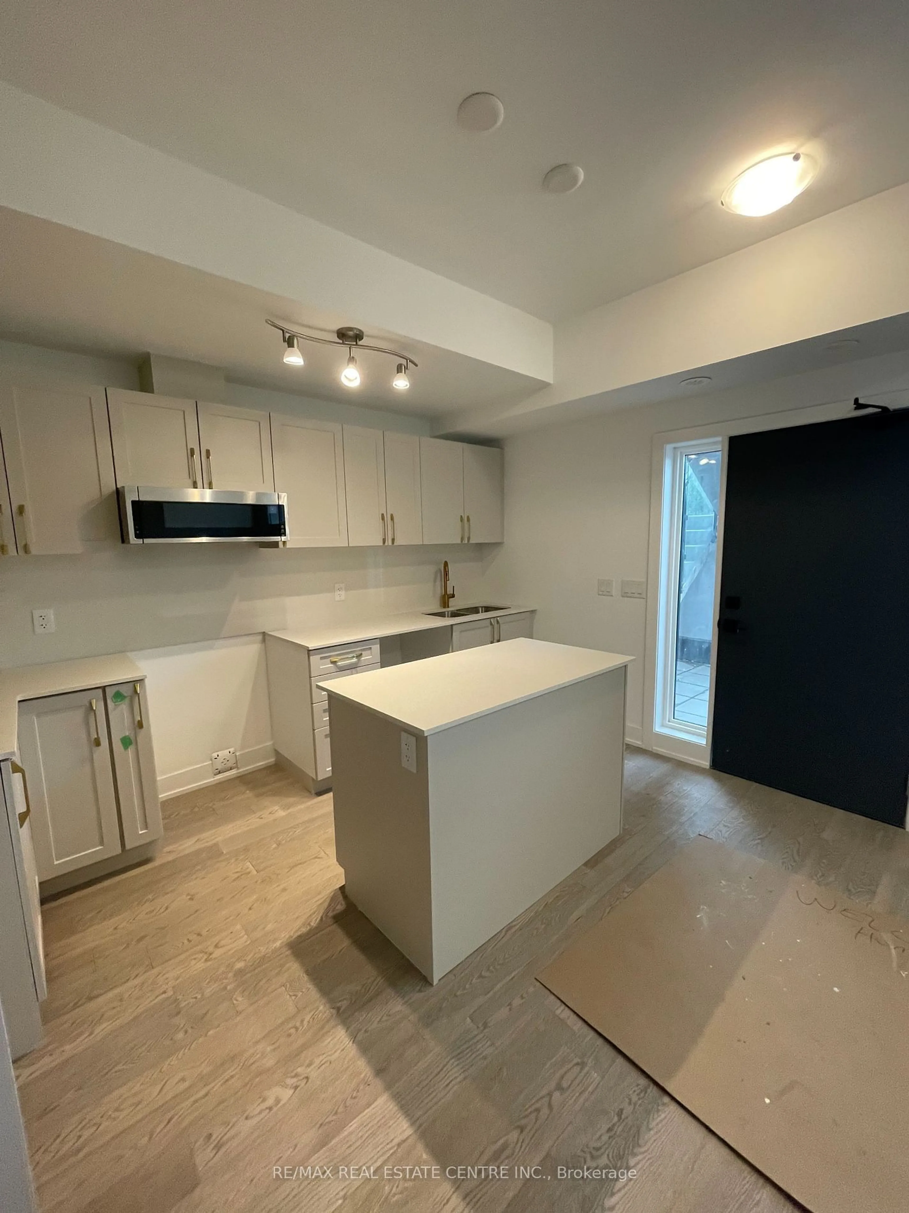 Kitchen for 1095 Douglas Mccurdy Dr #162, Mississauga Ontario L5G 0C6