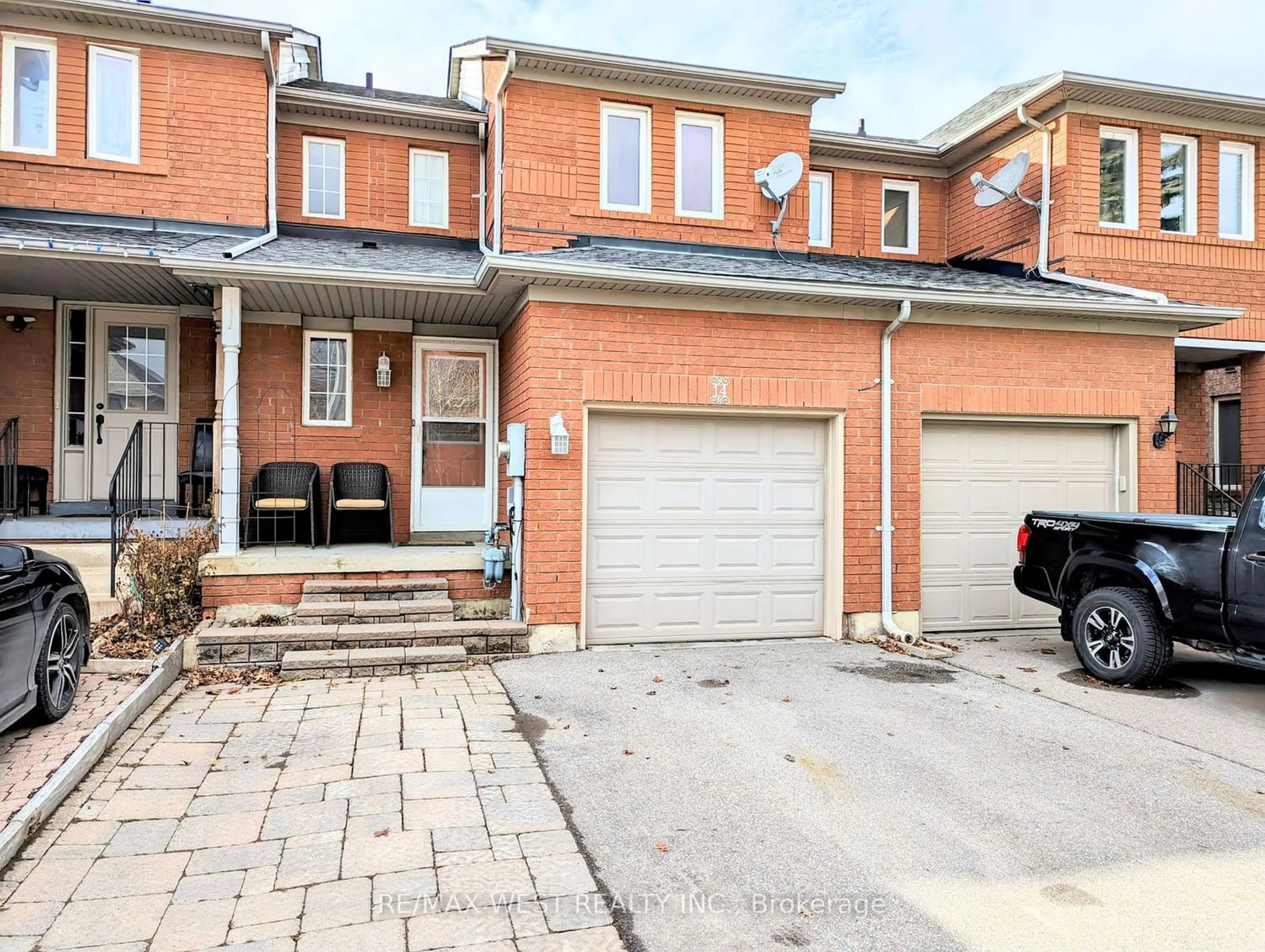 A pic from exterior of the house or condo for 14 Sheardown Tr, Caledon Ontario L7E 2C3