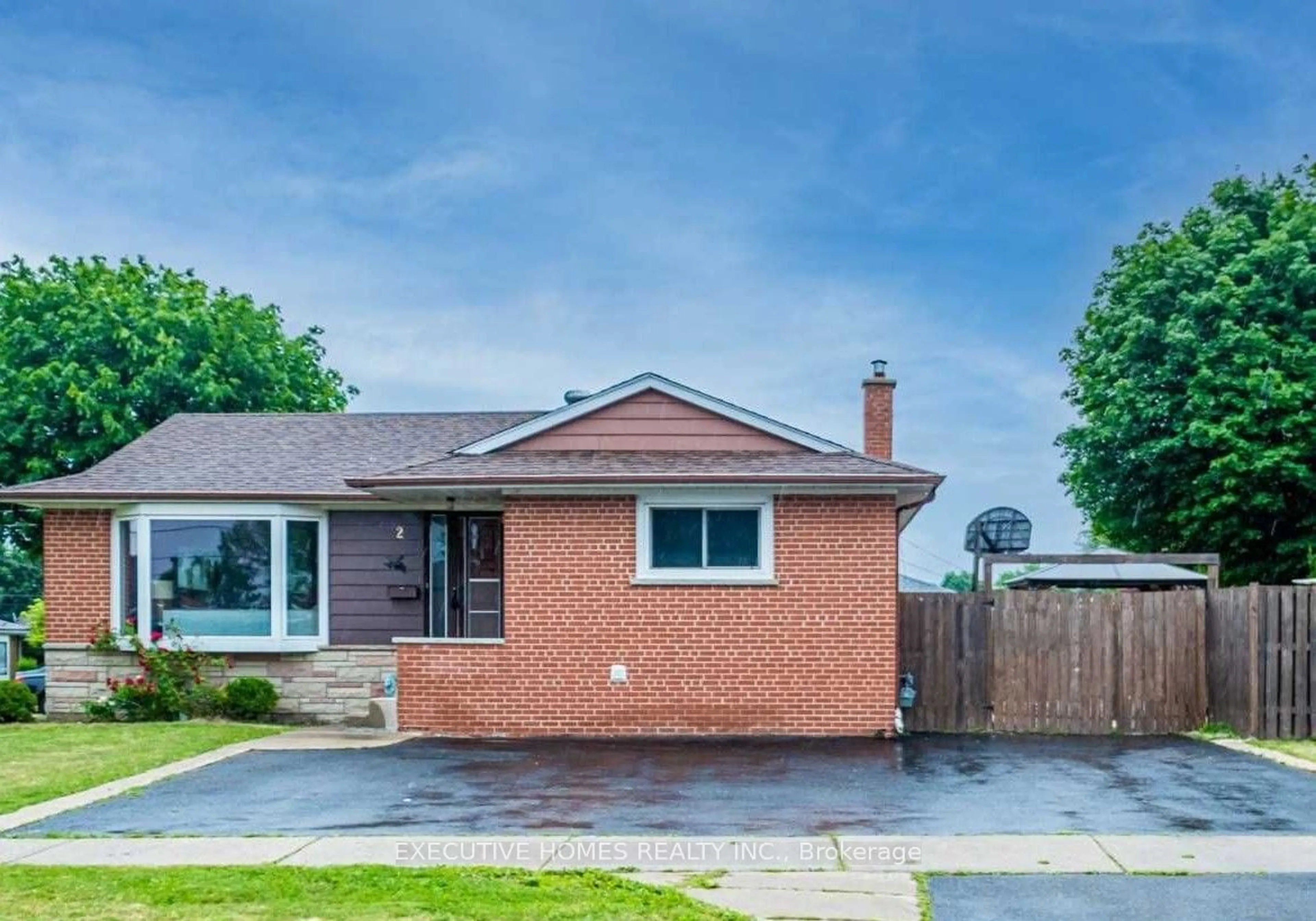 Home with brick exterior material for 2 Milner Rd, Brampton Ontario L6W 3A5
