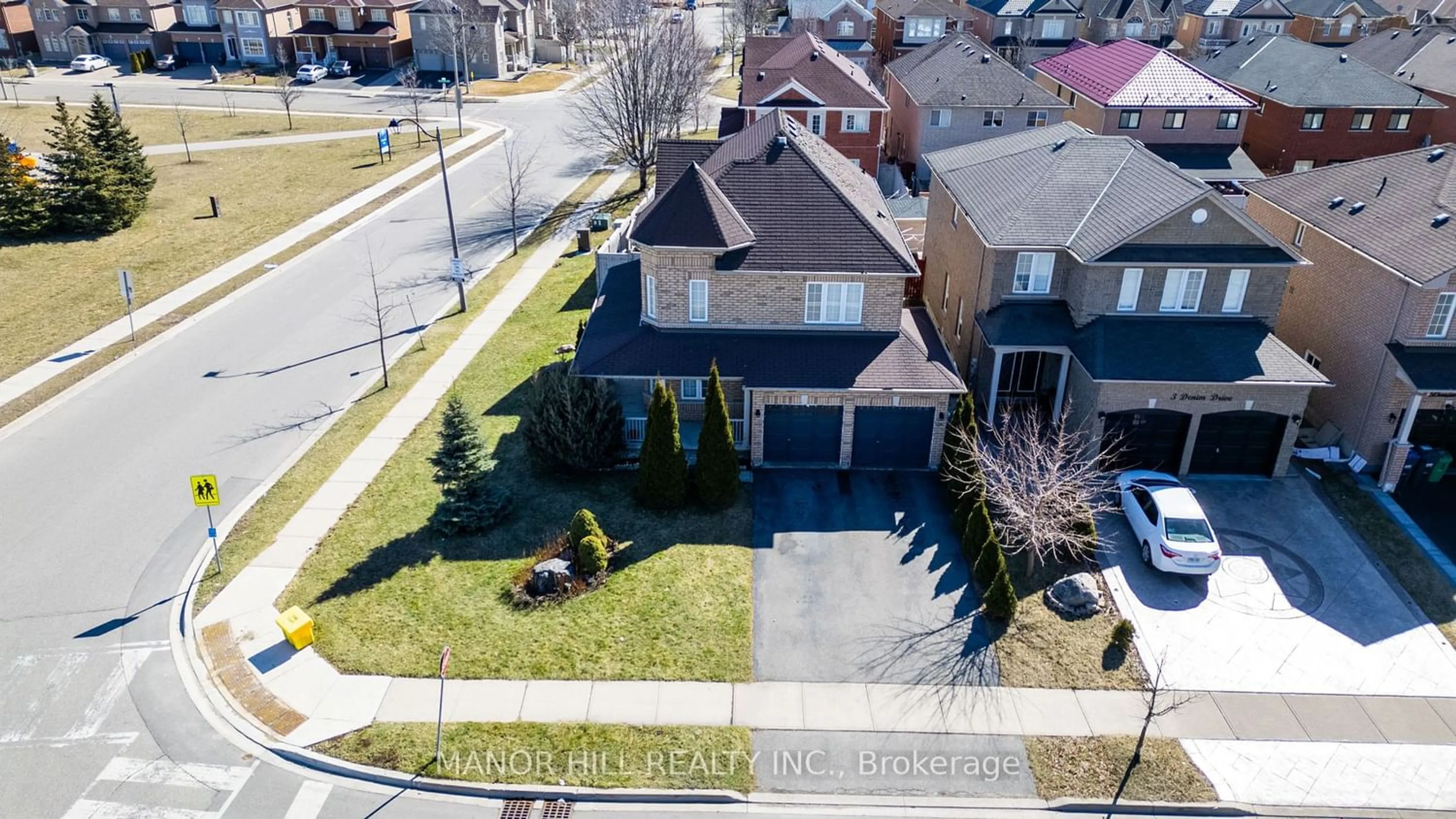 Frontside or backside of a home for 92 Thorndale Rd, Brampton Ontario L6P 1K4