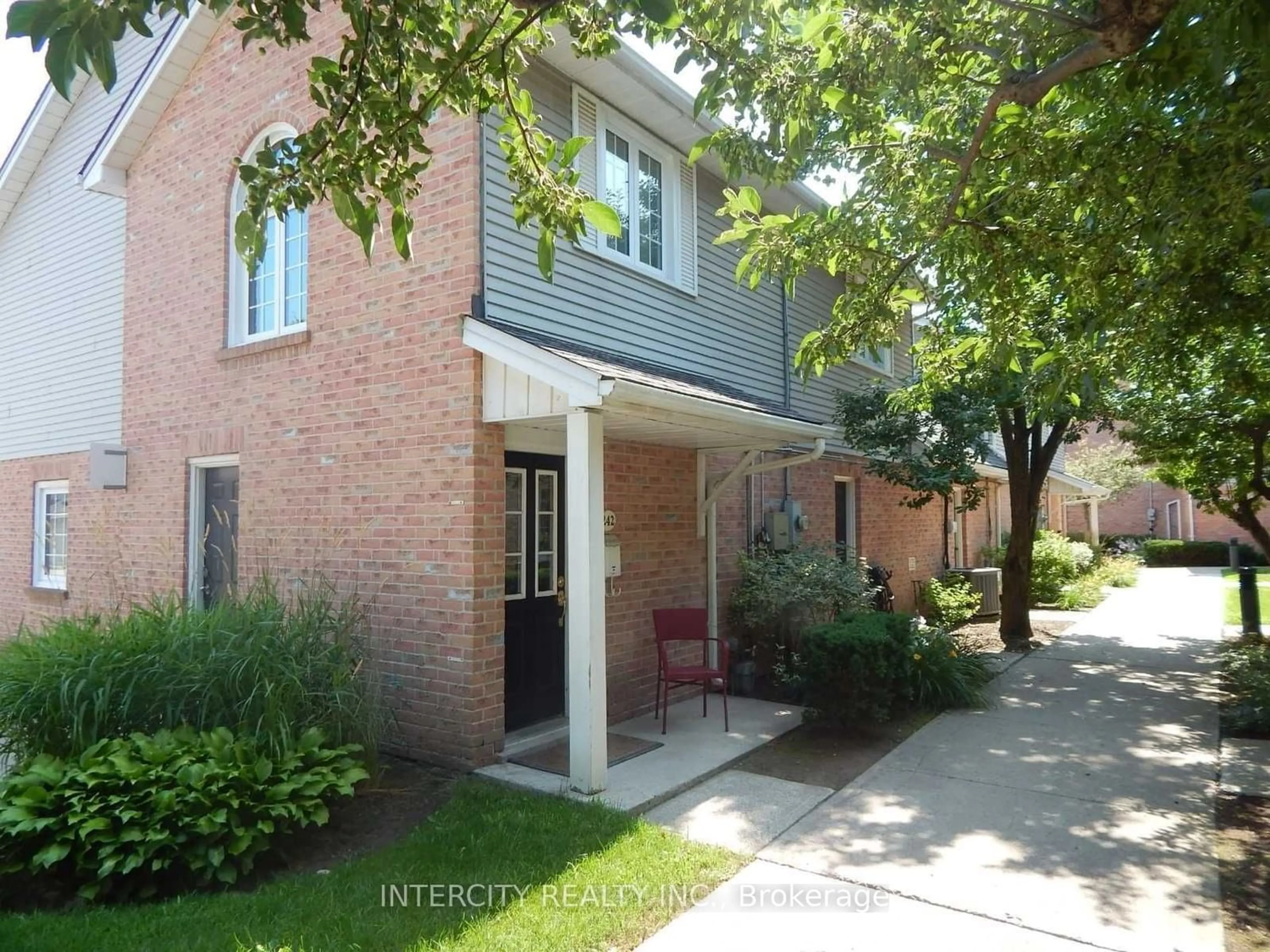 A pic from exterior of the house or condo for 2110 Cleaver Ave #242, Burlington Ontario L7M 3Z4