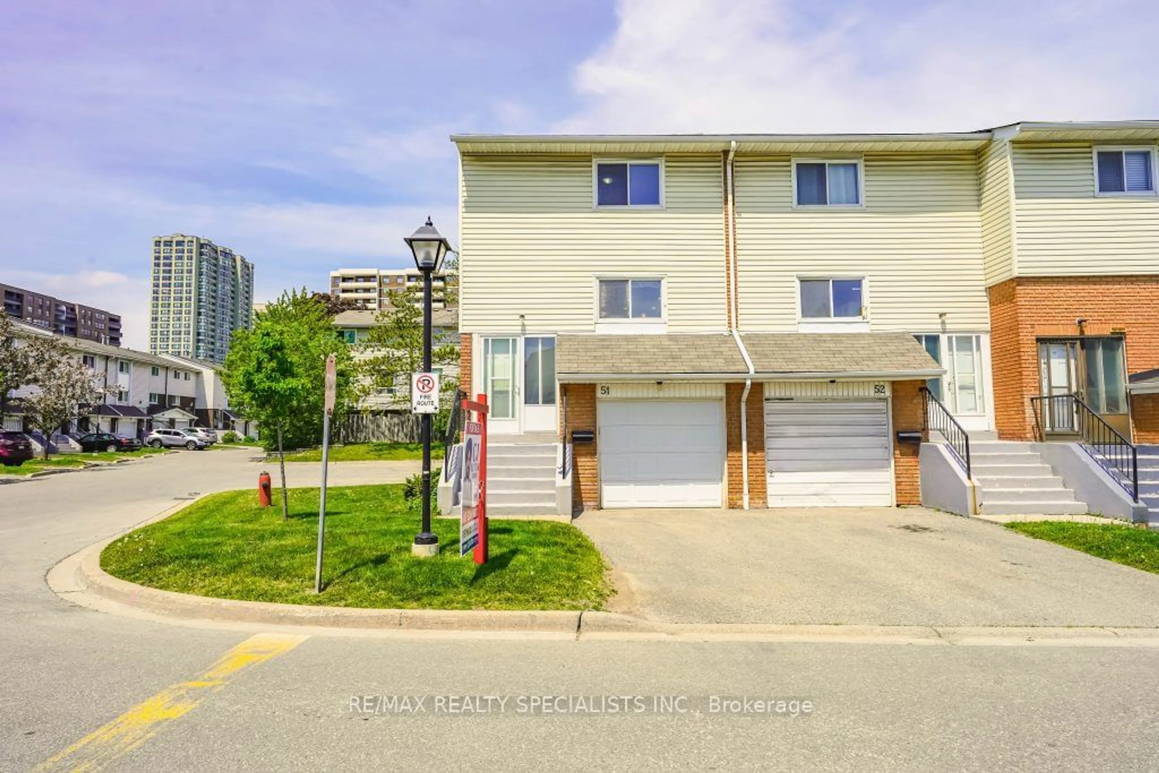 A pic from exterior of the house or condo for 51 Franklin Crt, Brampton Ontario L6T 3Z1