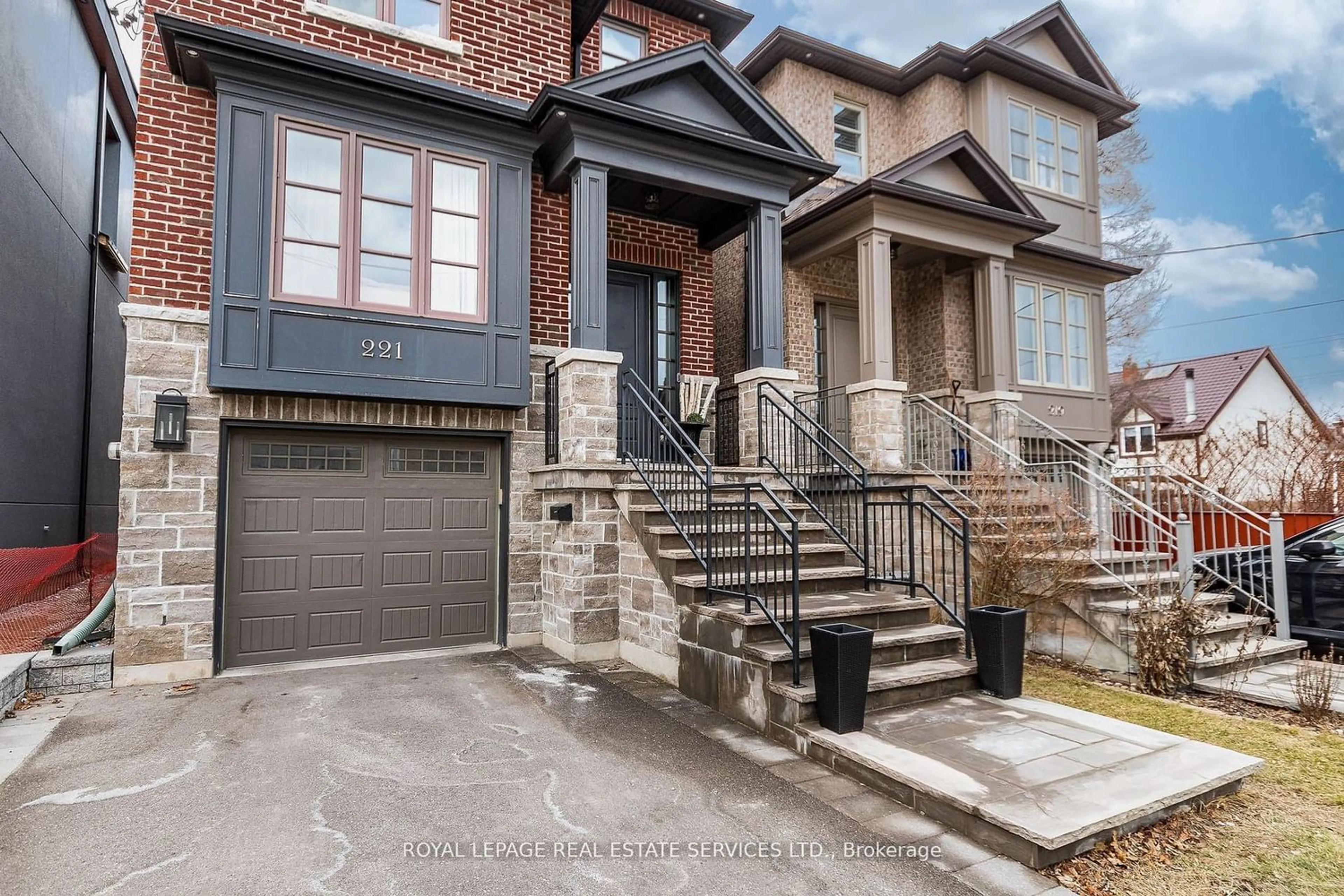 Home with brick exterior material for 221 Beta St, Toronto Ontario M8W 4H7