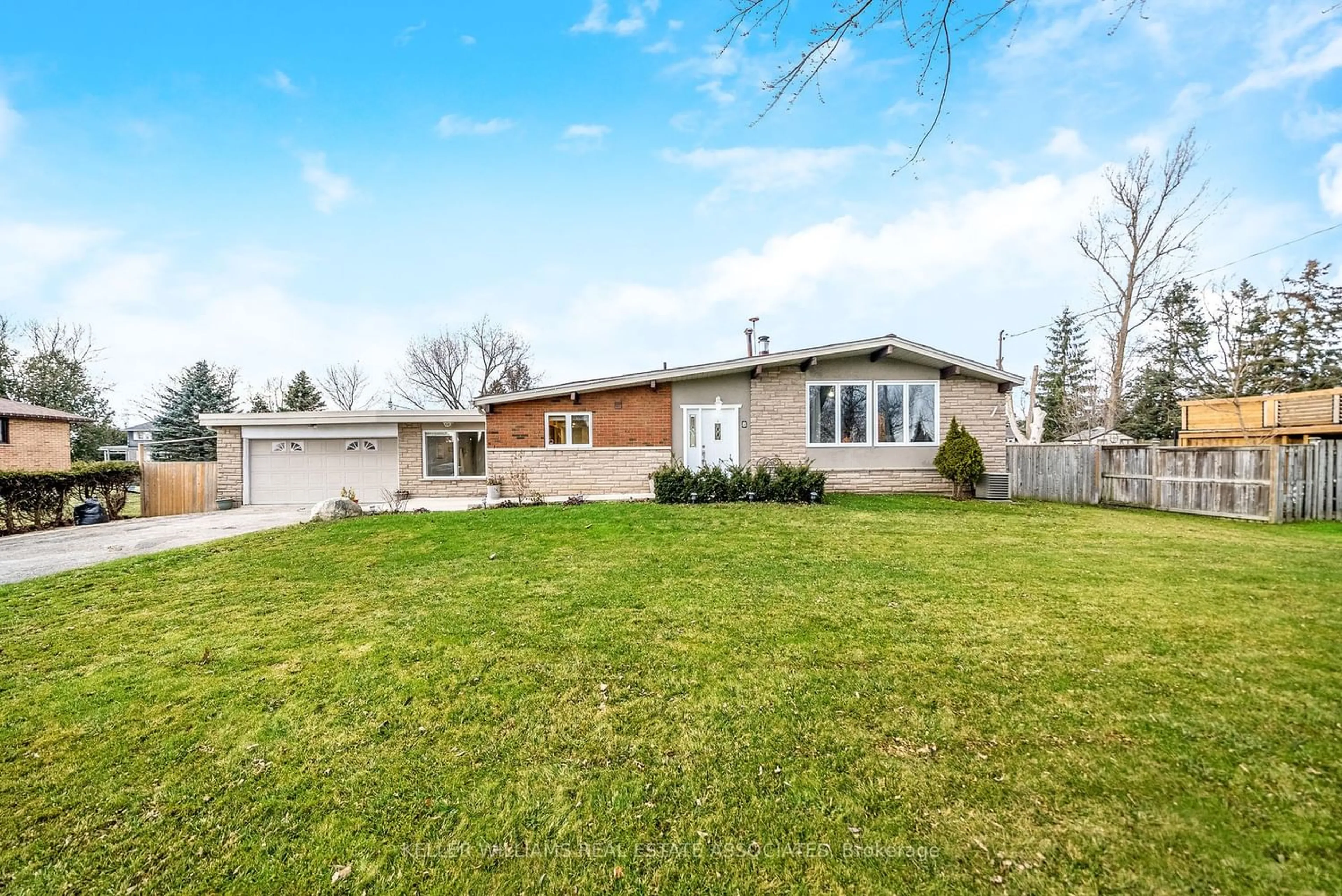 Frontside or backside of a home for 8 Terry St, Caledon Ontario L7K 0B1