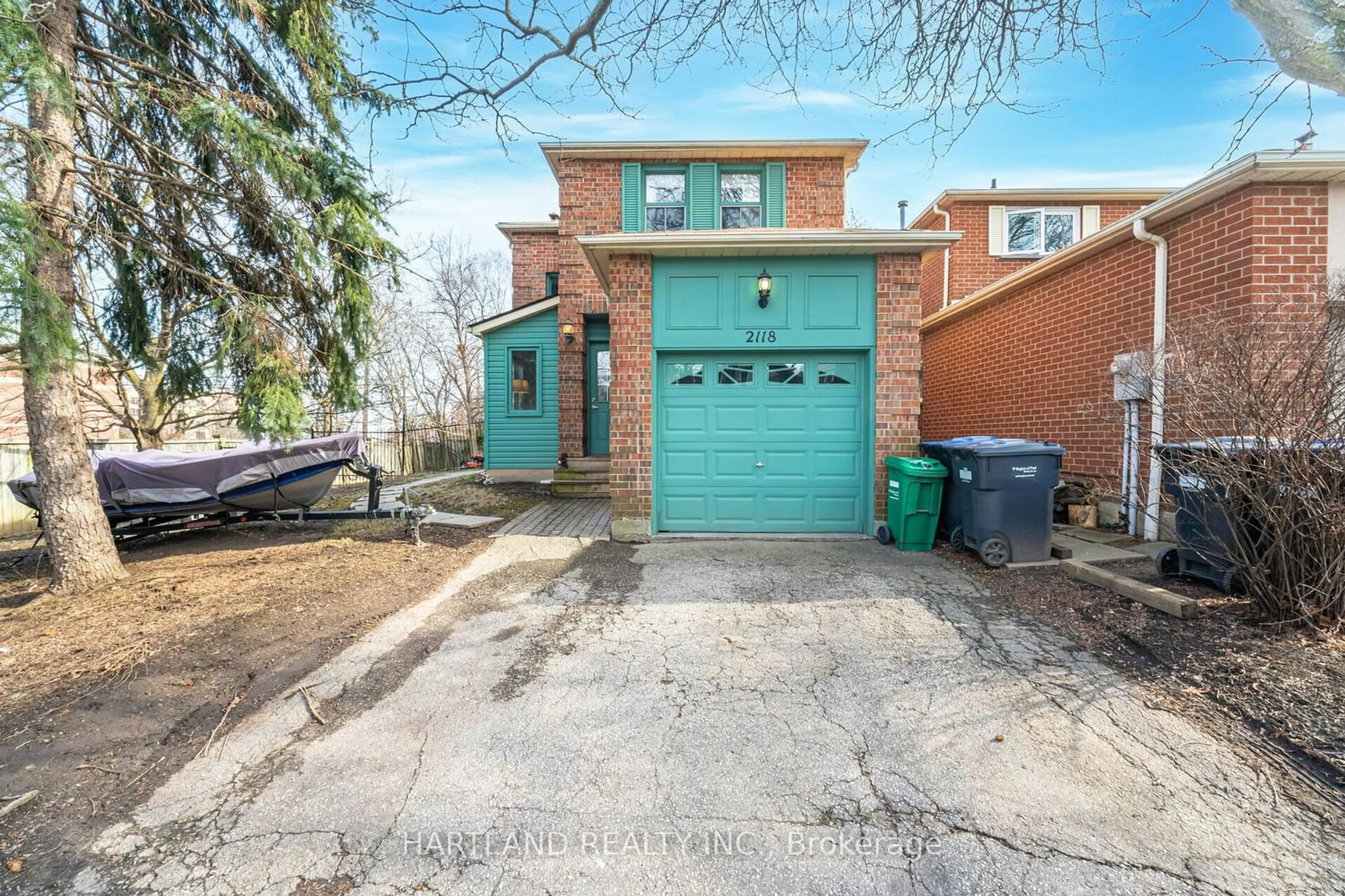 A pic from exterior of the house or condo for 2118 Bosack Crt, Mississauga Ontario L5K 2M2