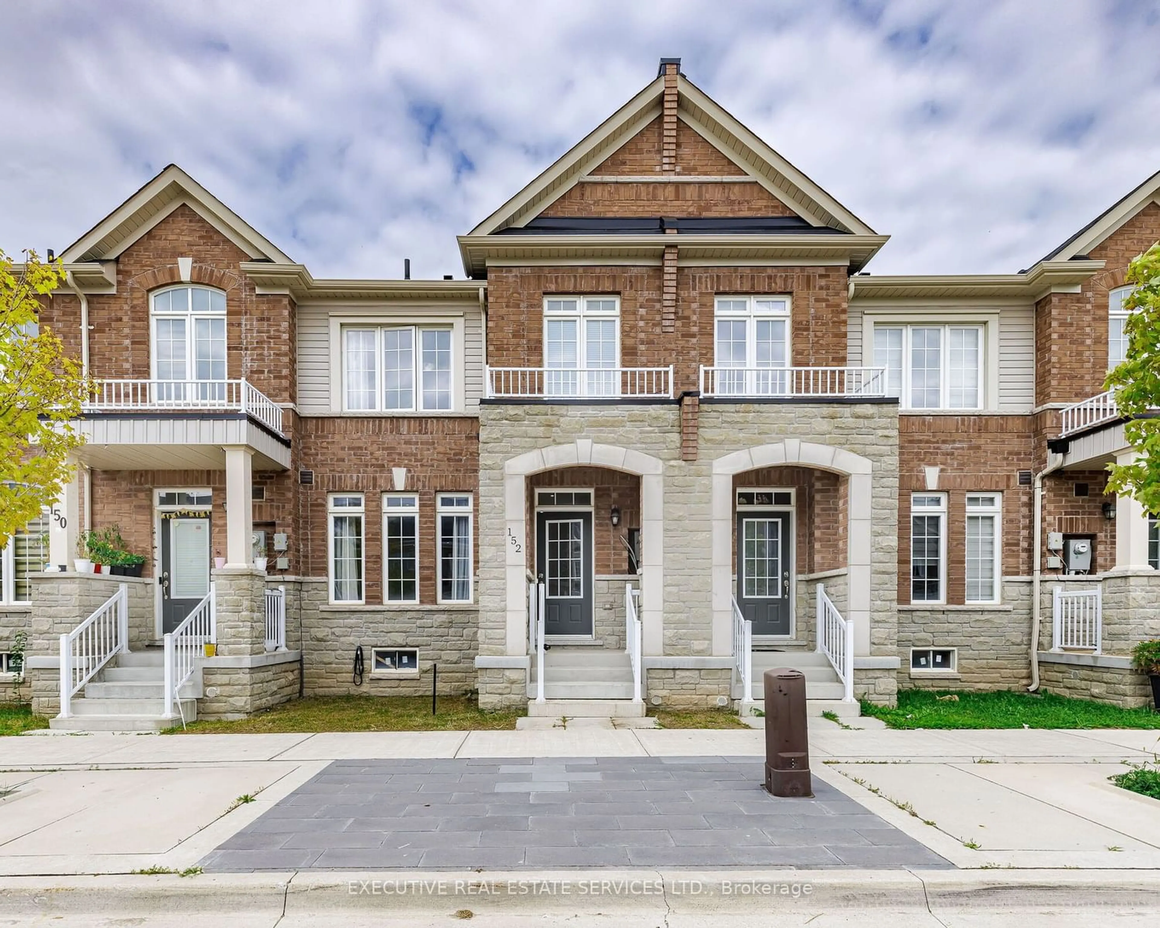 Home with brick exterior material for 152 Remembrance Rd, Brampton Ontario L7A 0G1
